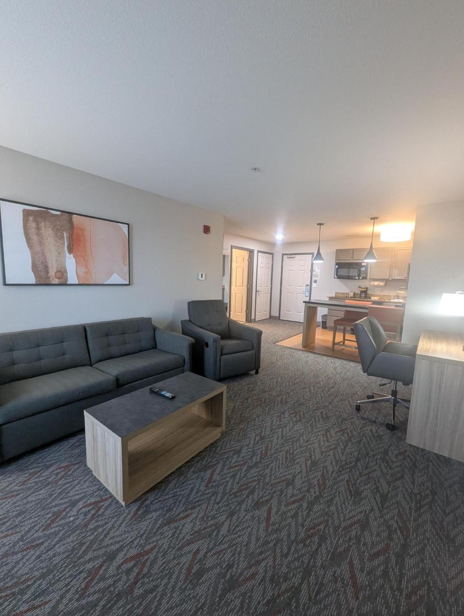 One-Bedroom King Suite