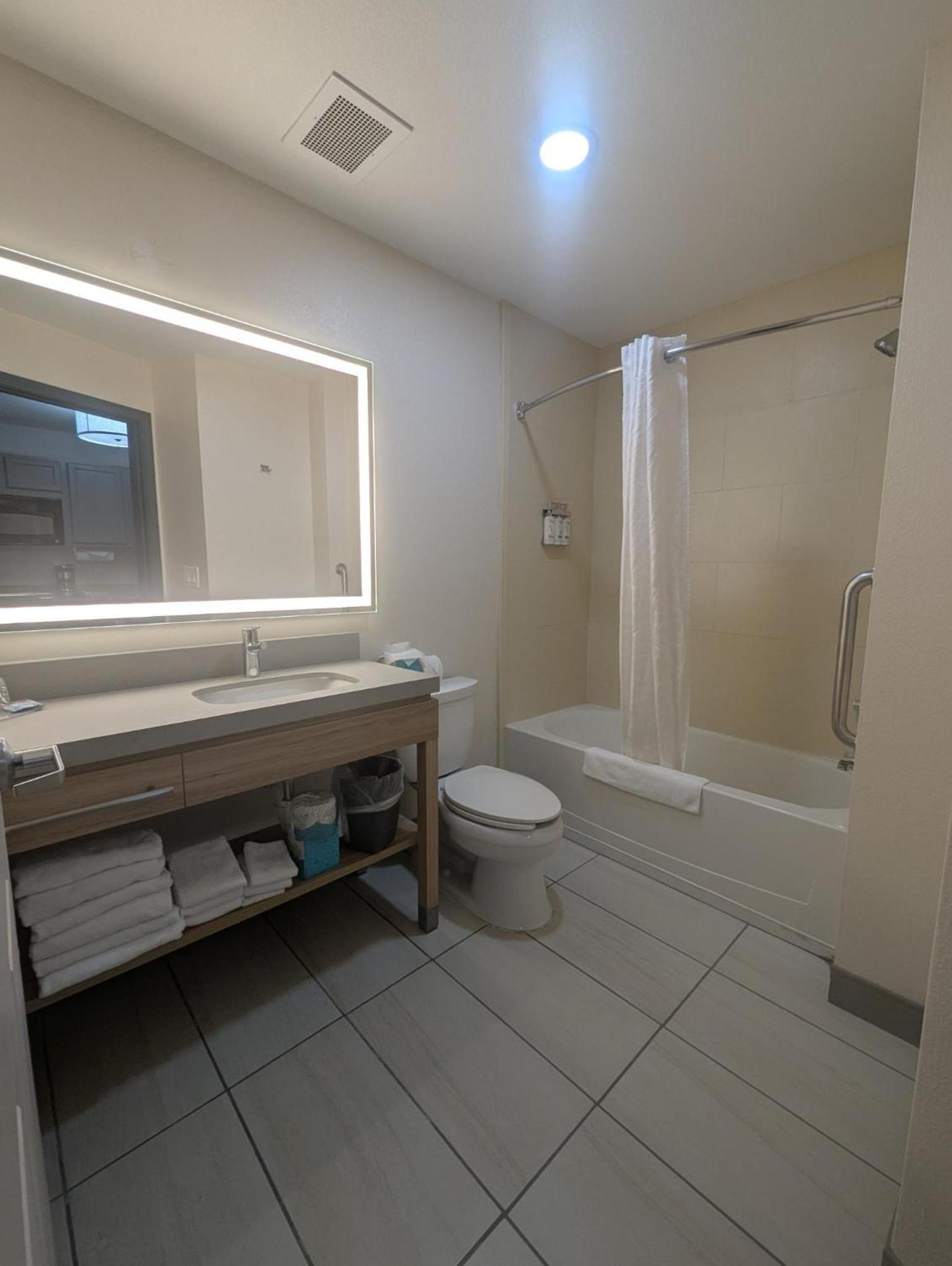 Studio Queen Suite