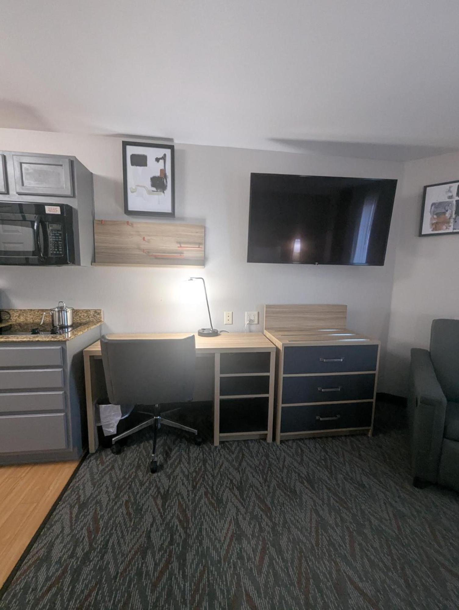 Studio Queen Suite