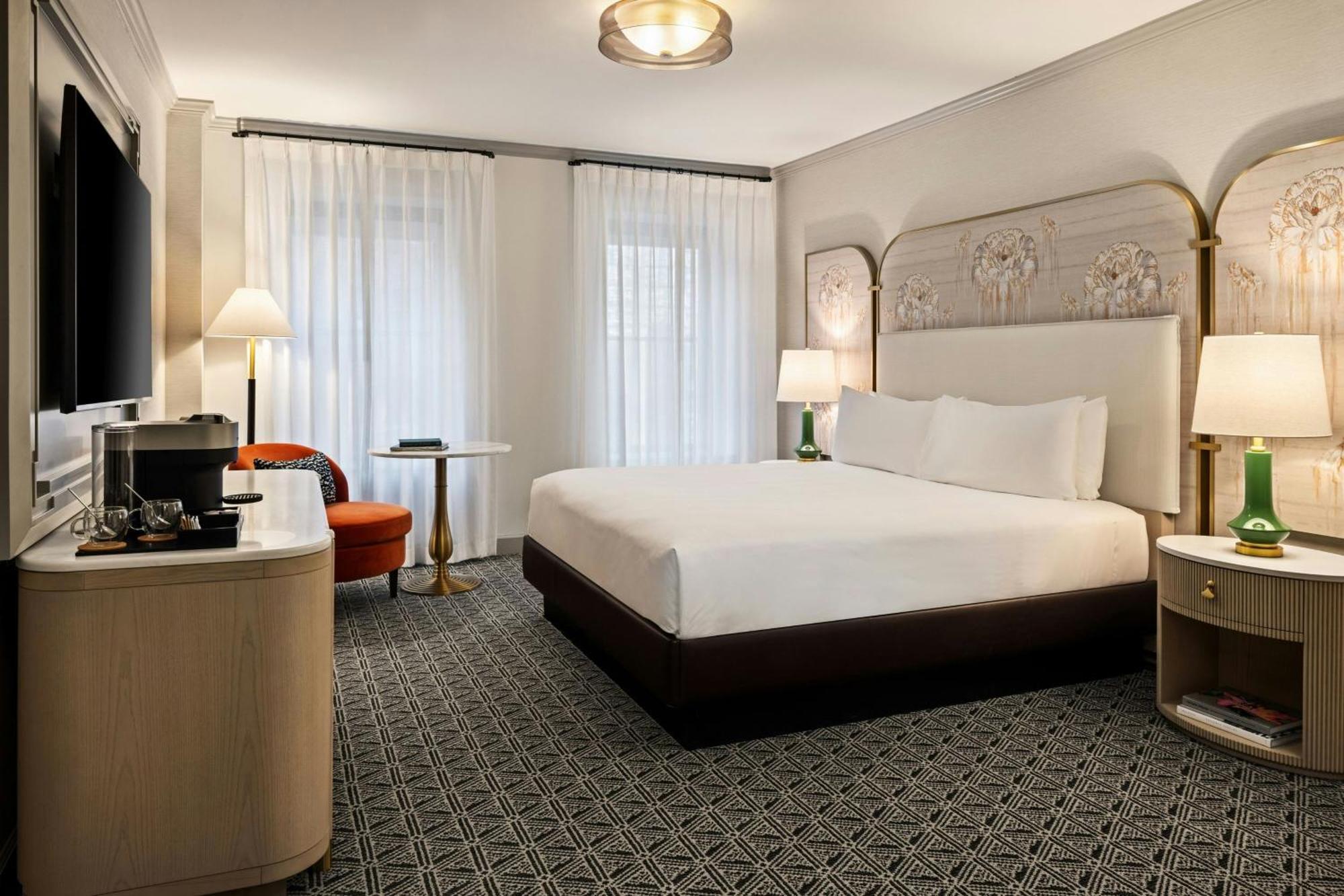Deluxe Guest room 1 King City view