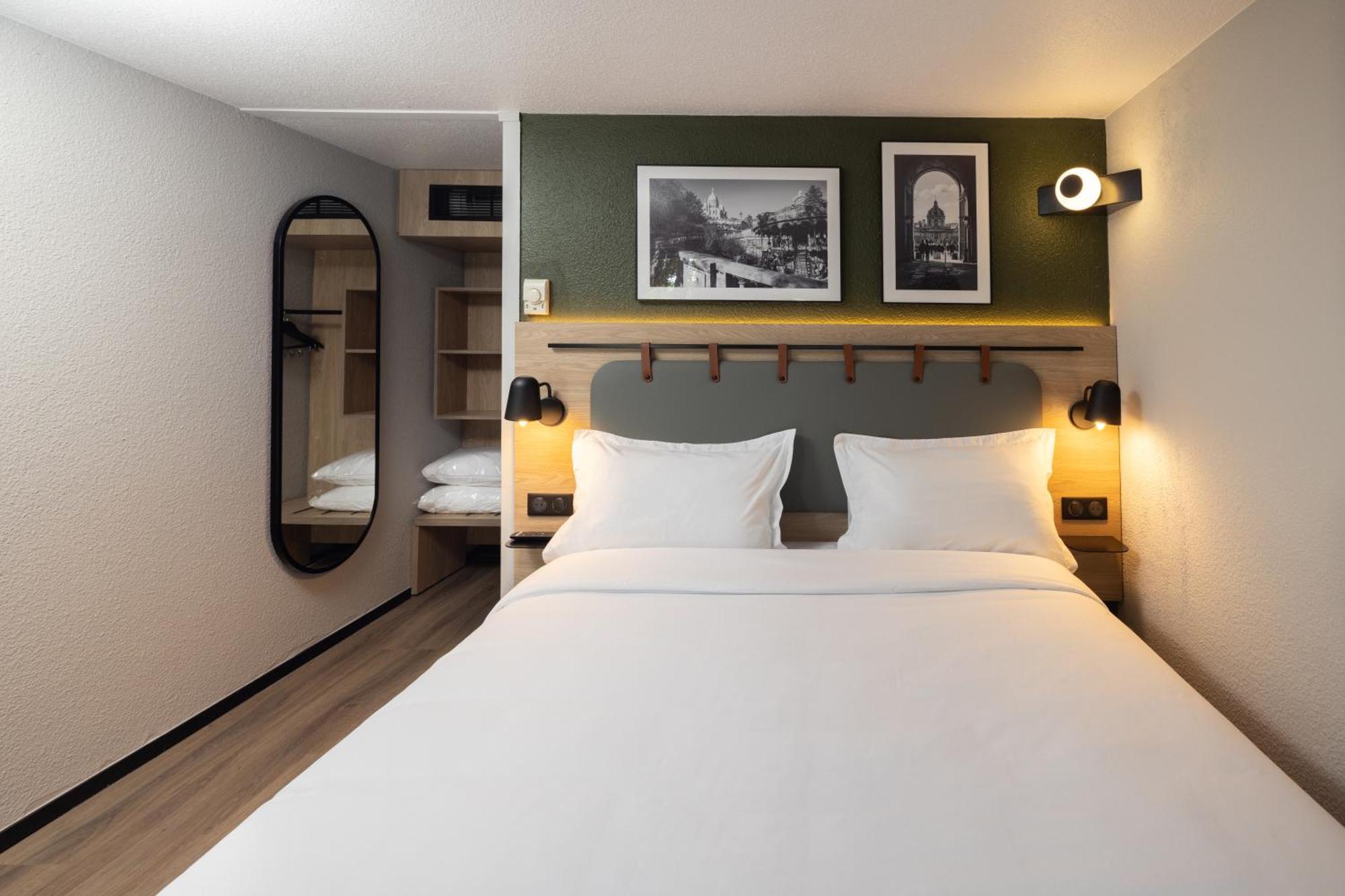 Standard Room - 1 Queen Bed,1651162753:JPEG