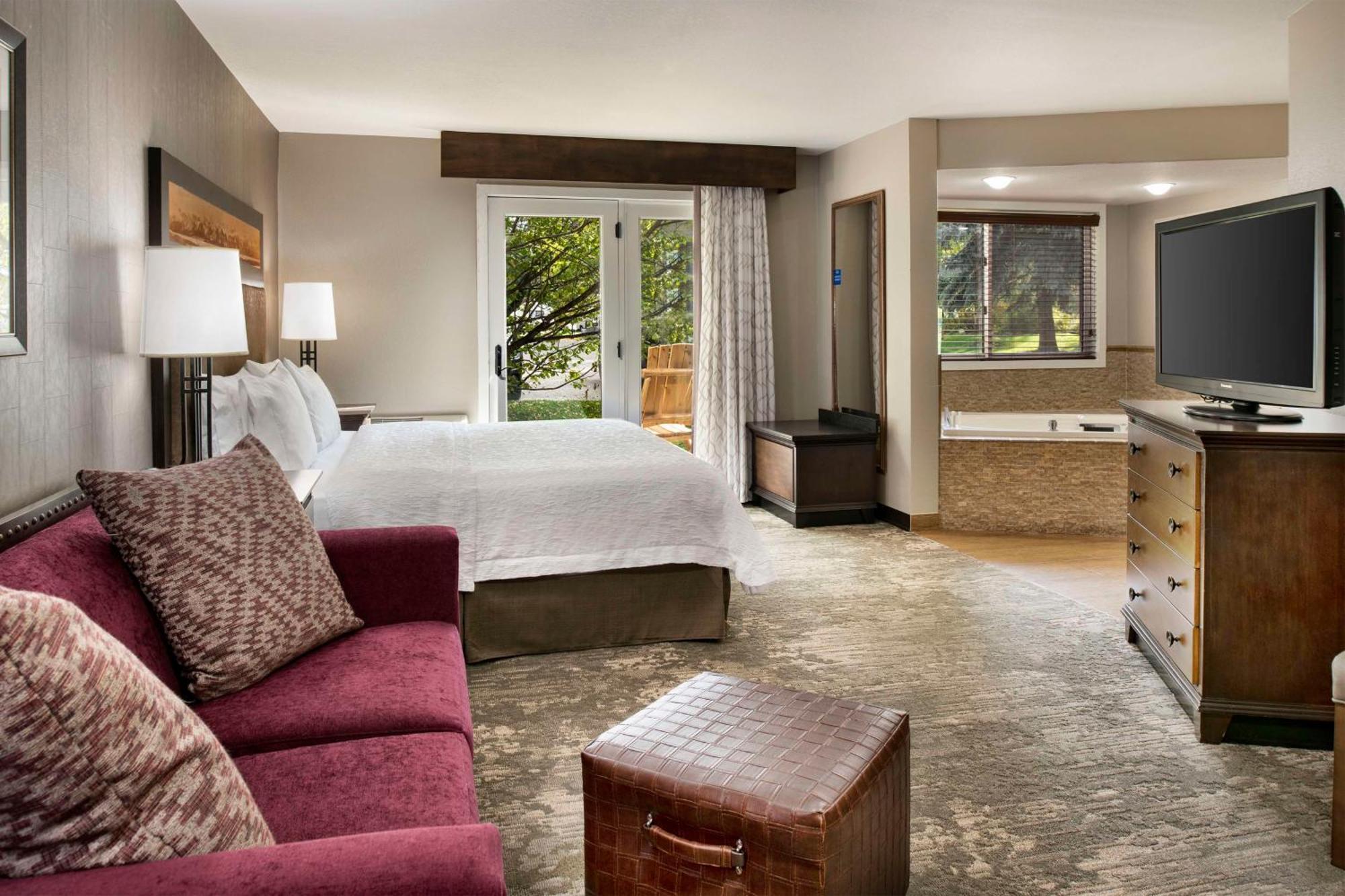 King Studio Suite Hot Tub