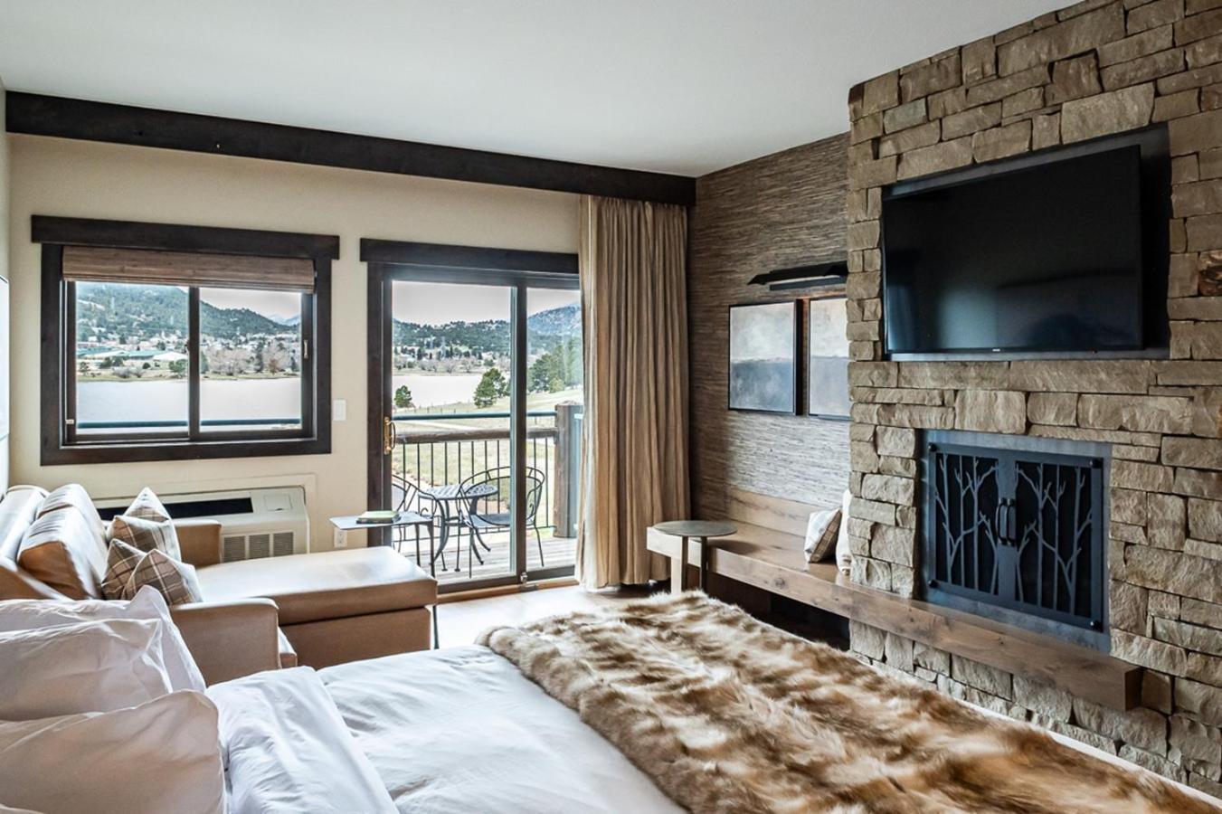 King Room with Lake View,1651180206:JPEG