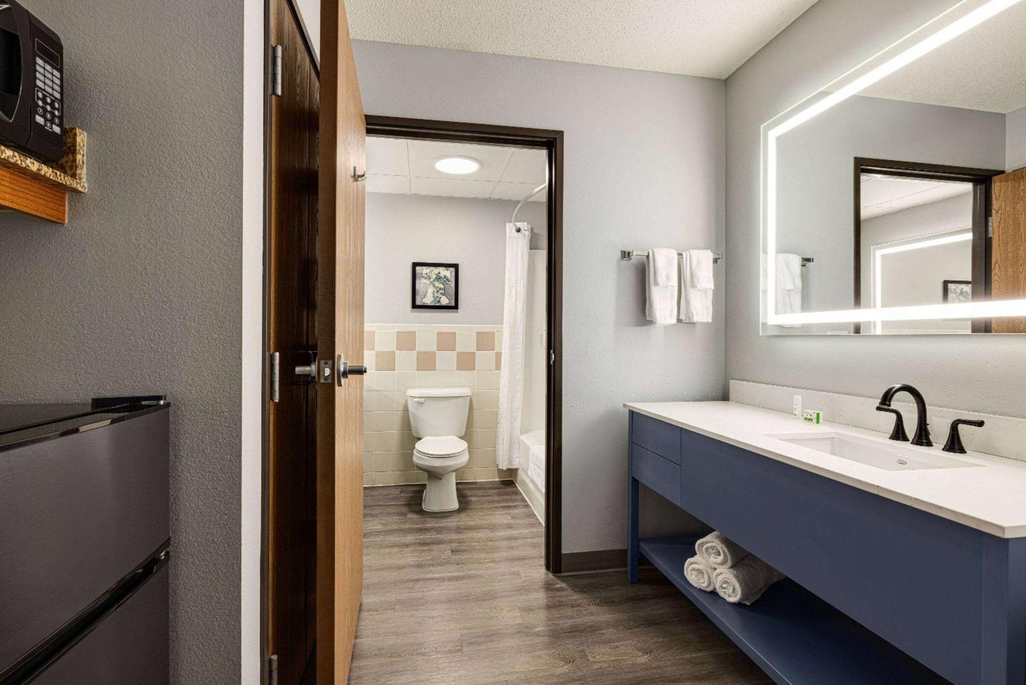 Deluxe King Studio Suite