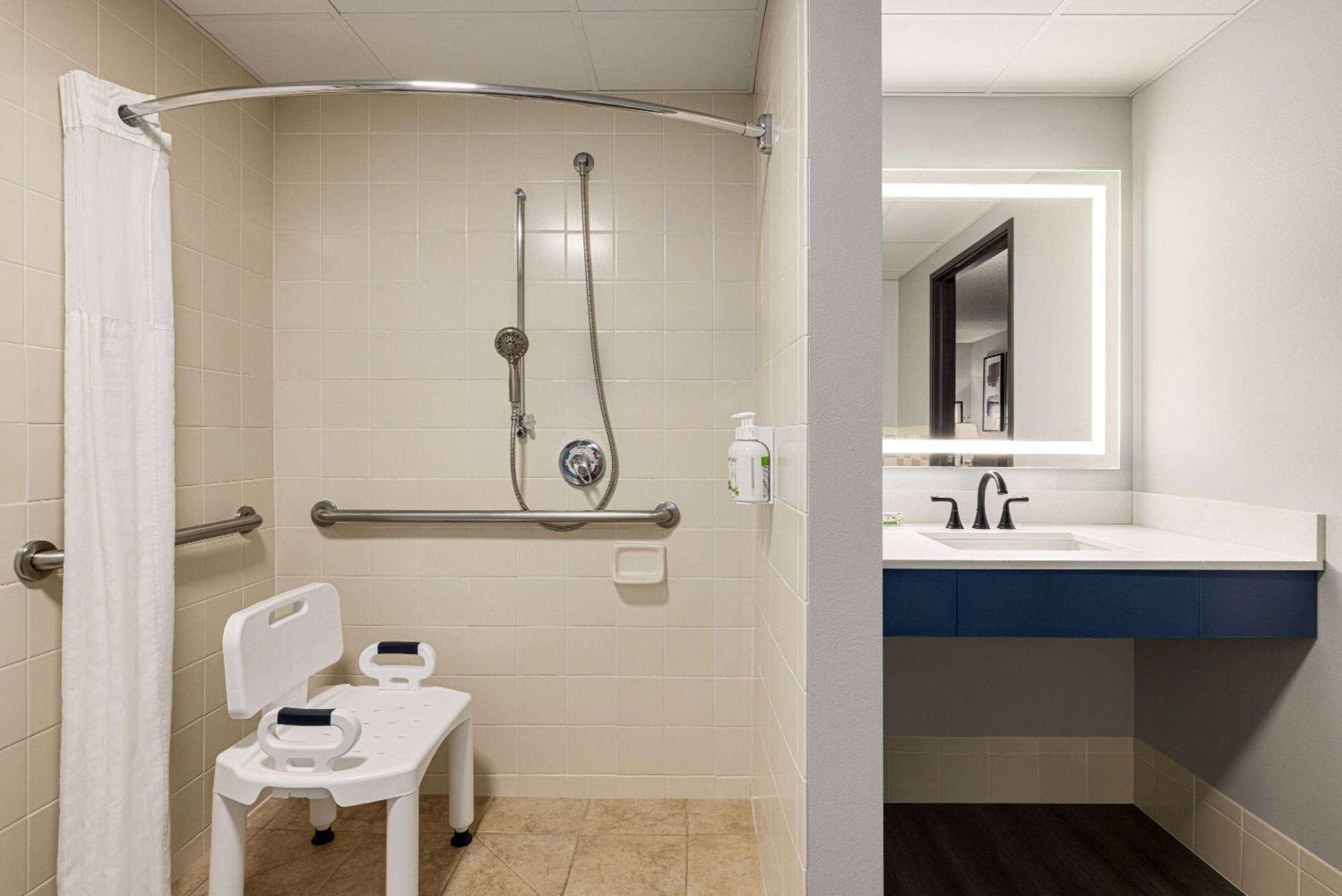 King Room Mobility Access