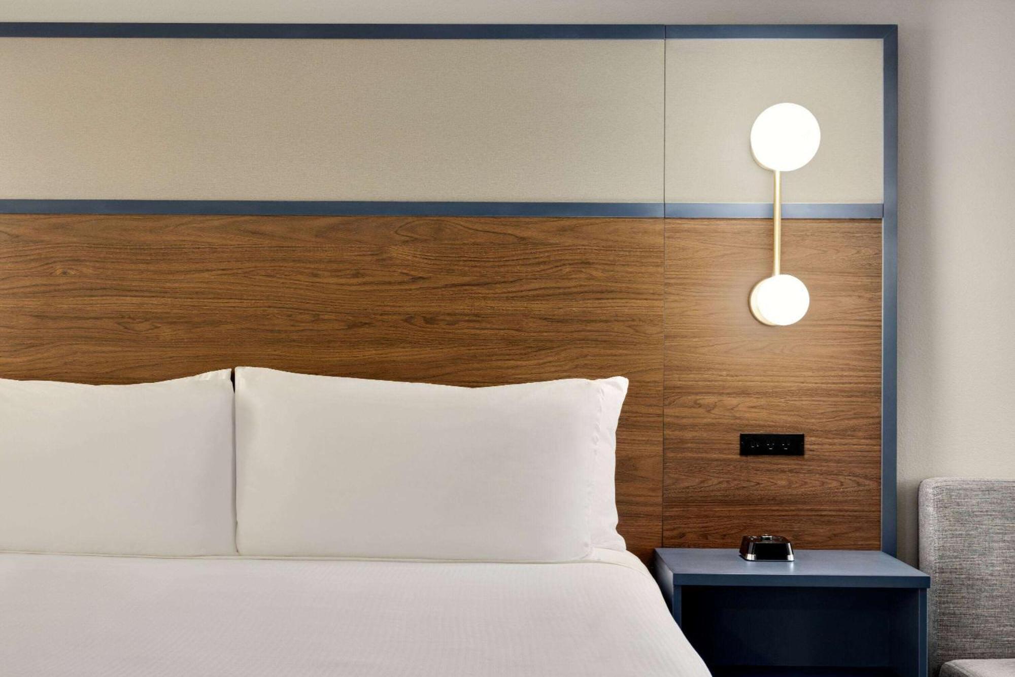 Deluxe King Room Jetted Tub Non-Smoking