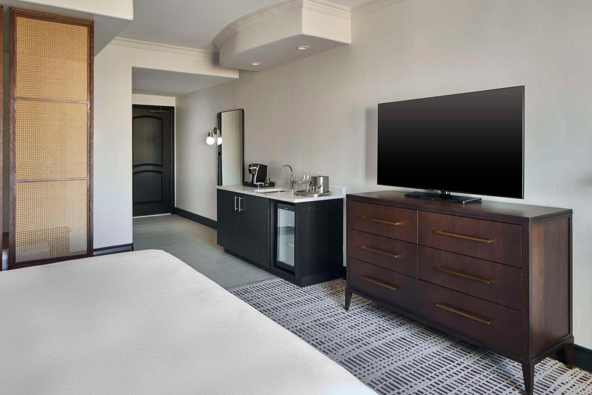 King Room Jetted Tub