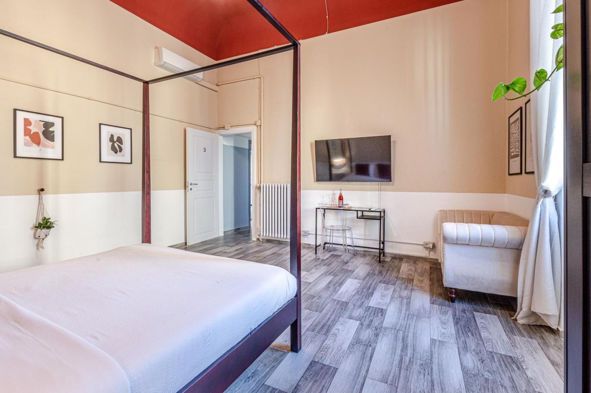 Double Room Private External Bathroom