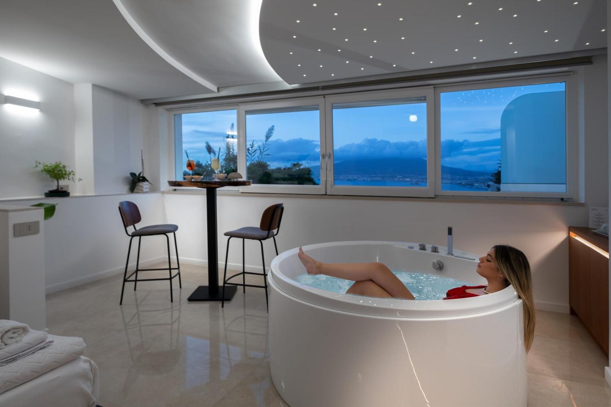 Queen Suite Spa Bath