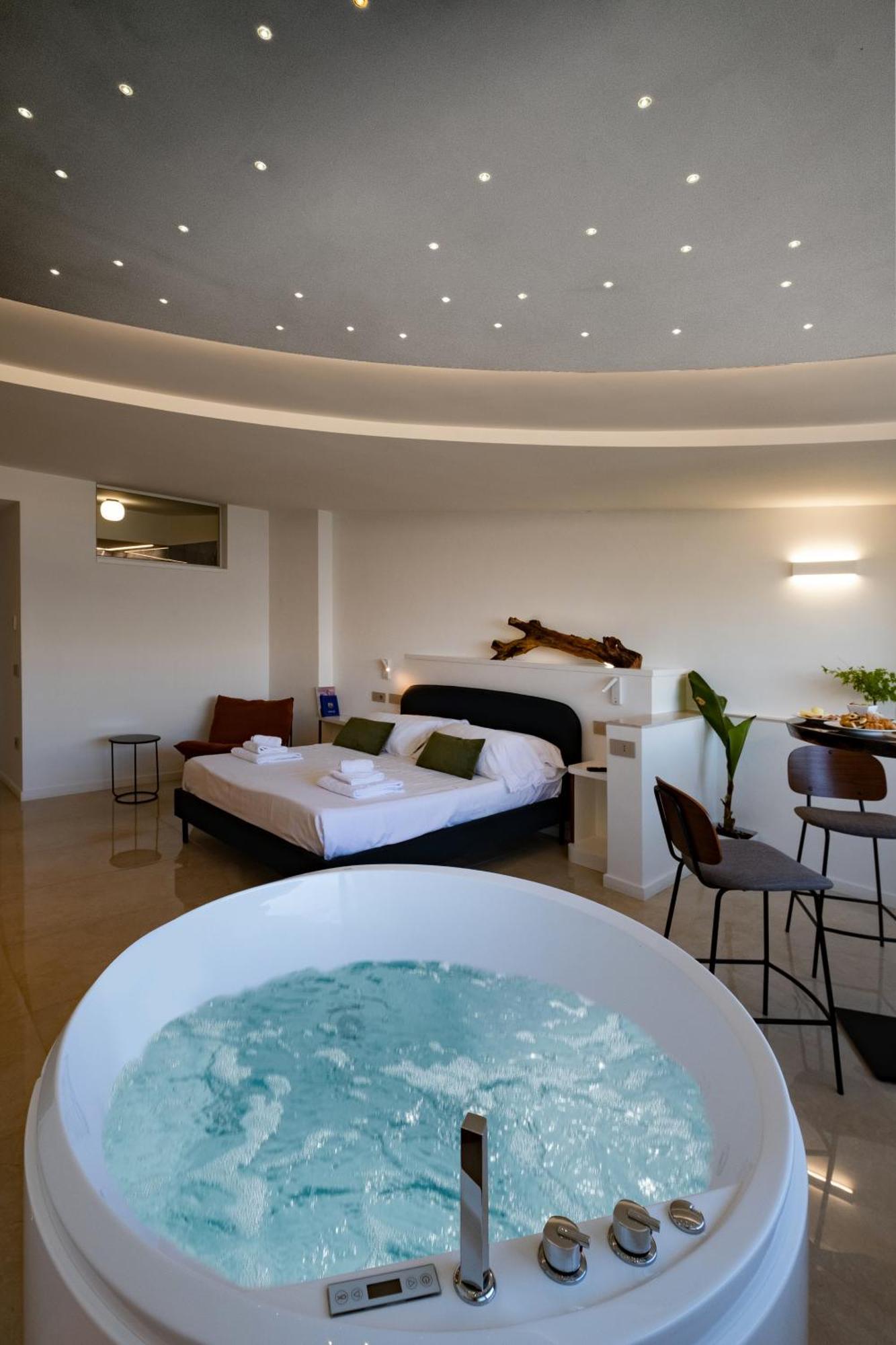 Queen Suite Spa Bath
