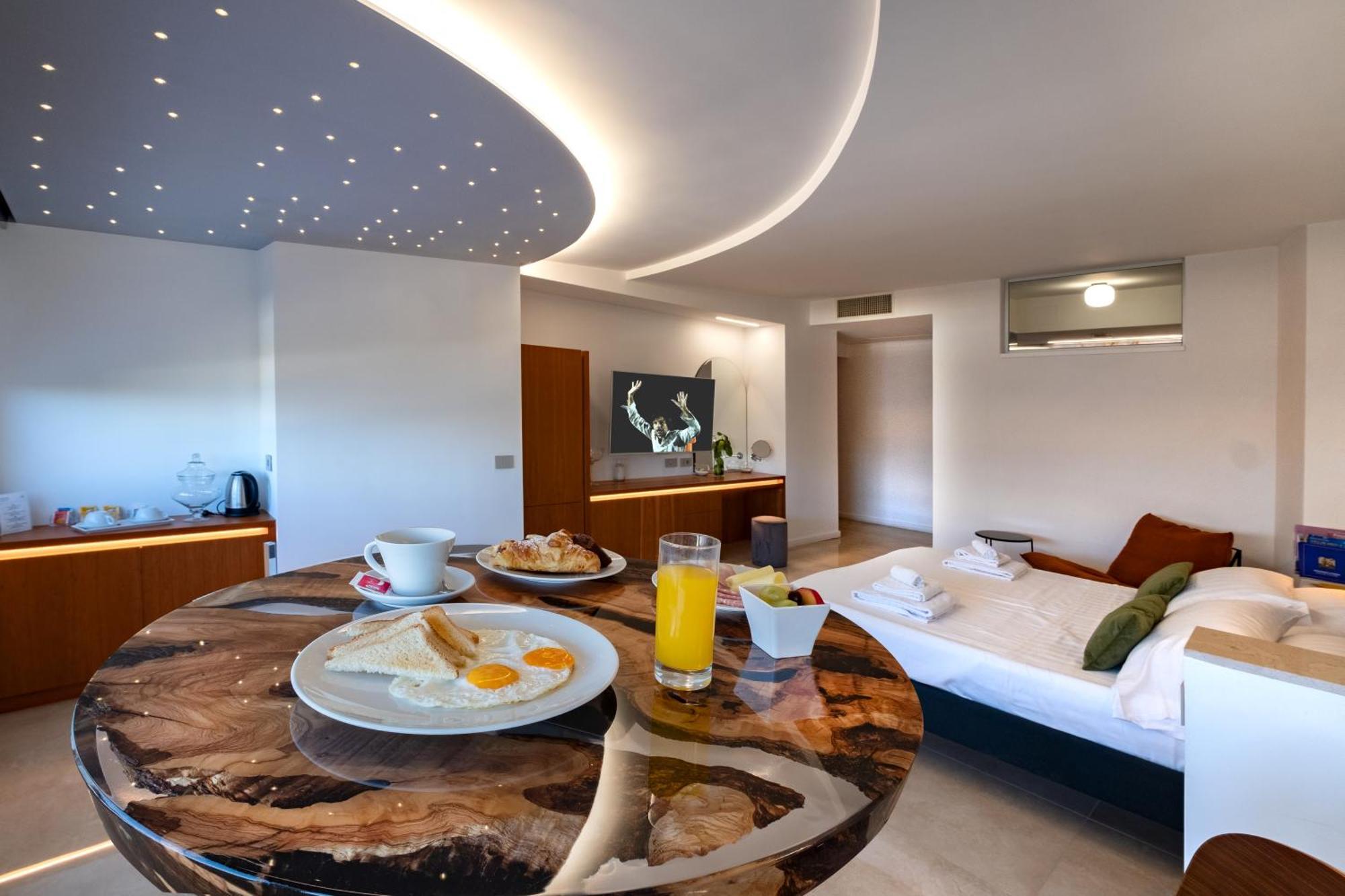 Queen Suite Spa Bath