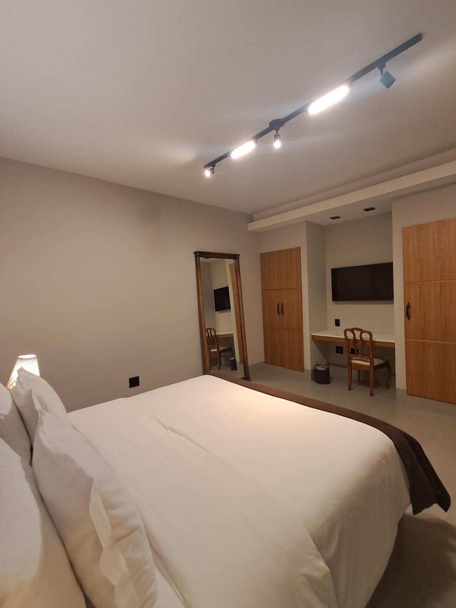 Quarto Luxo Superior Triplo com Banheira