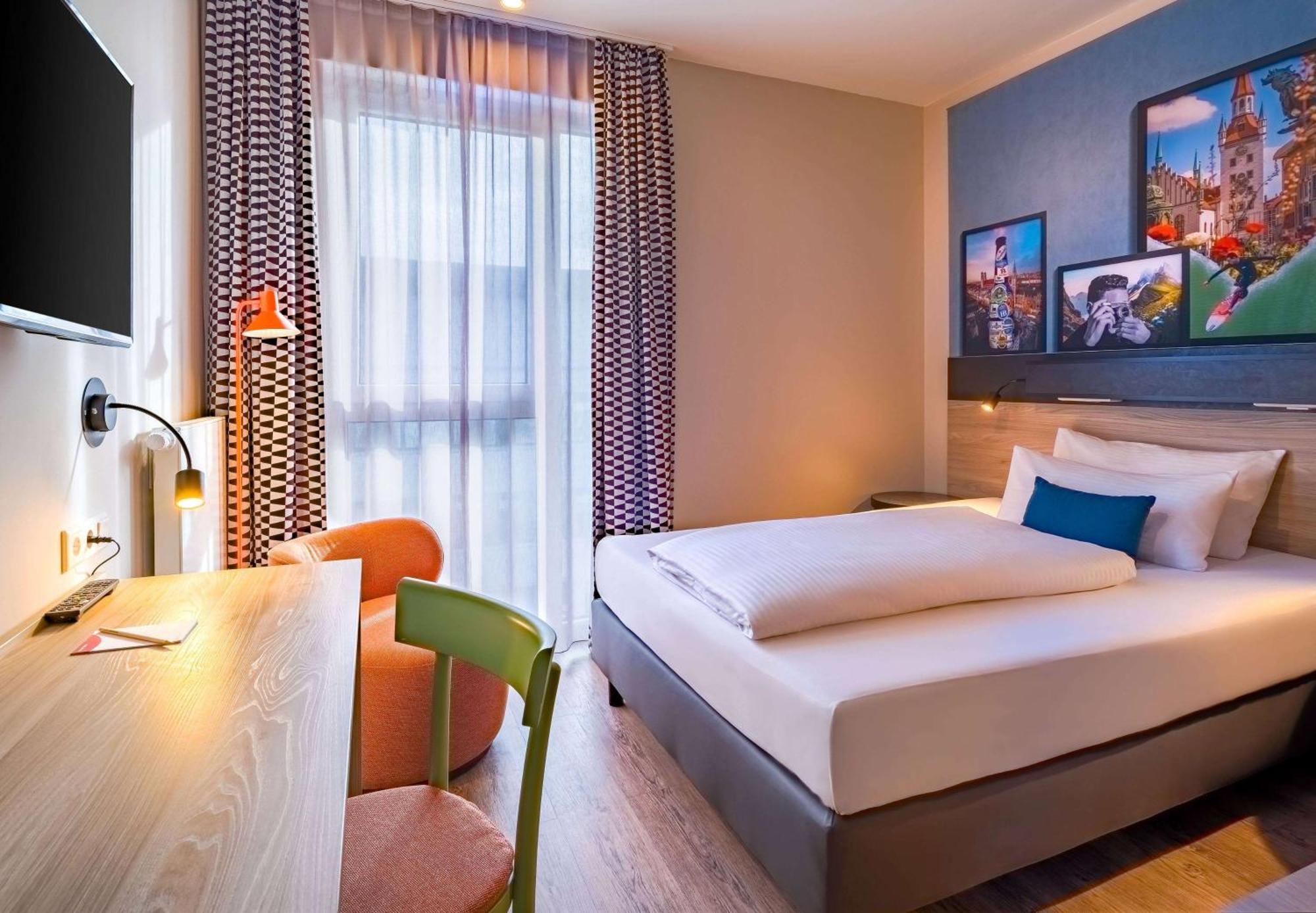 Premium Room with One Queen Bed,1651228801:JPEG