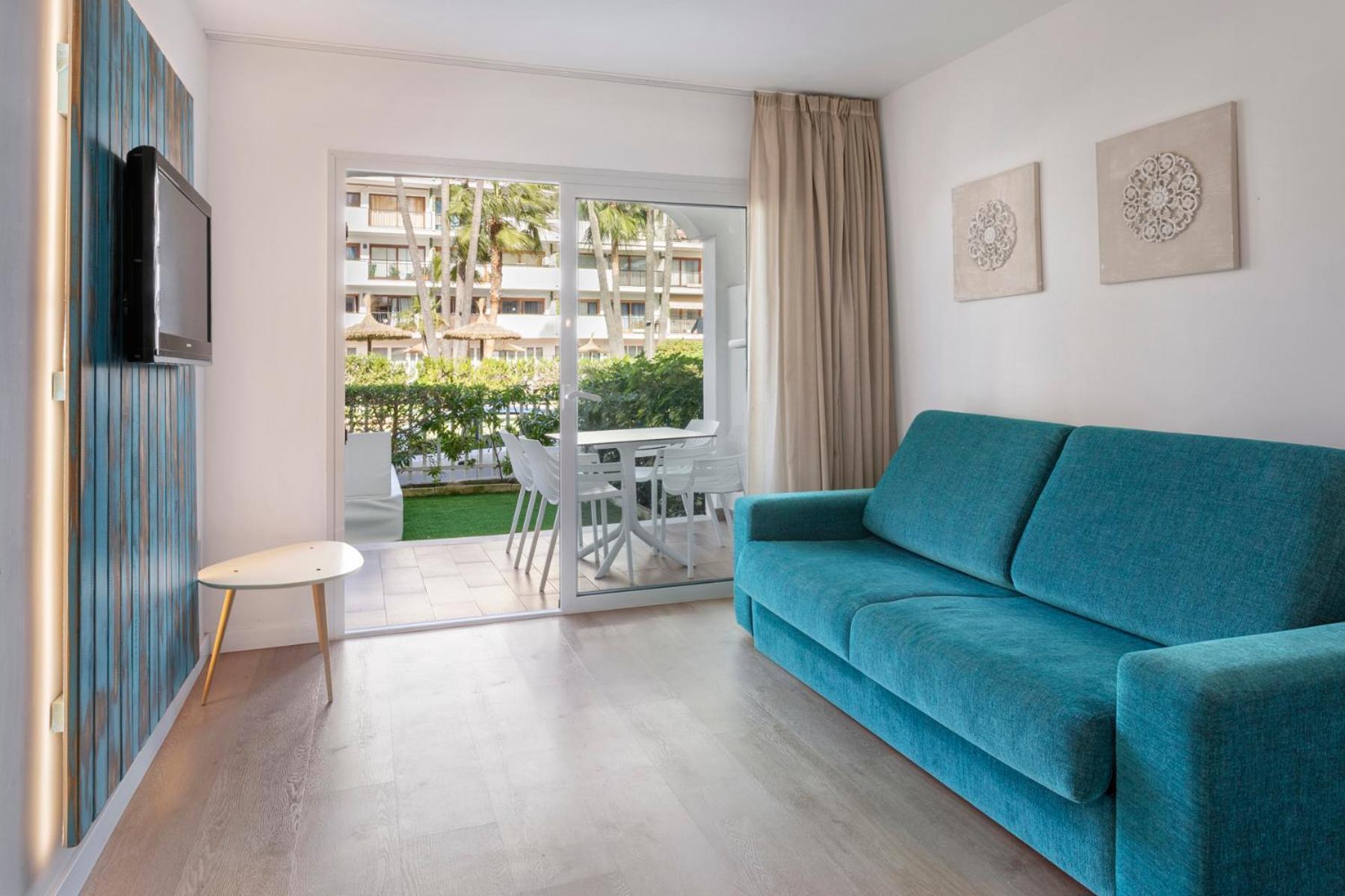 One-Bedroom Apartment Private Garden