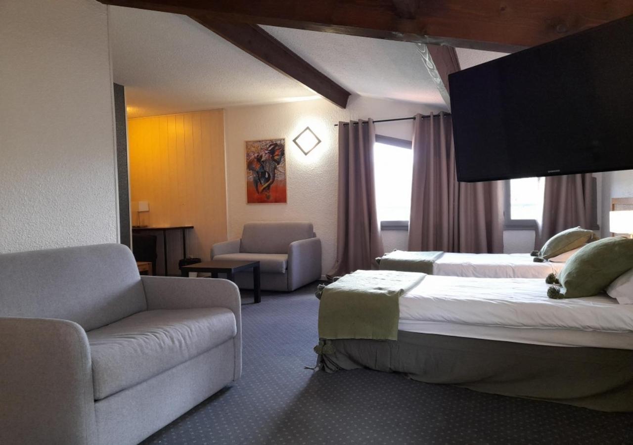 Family Room,1651729843:JPEG