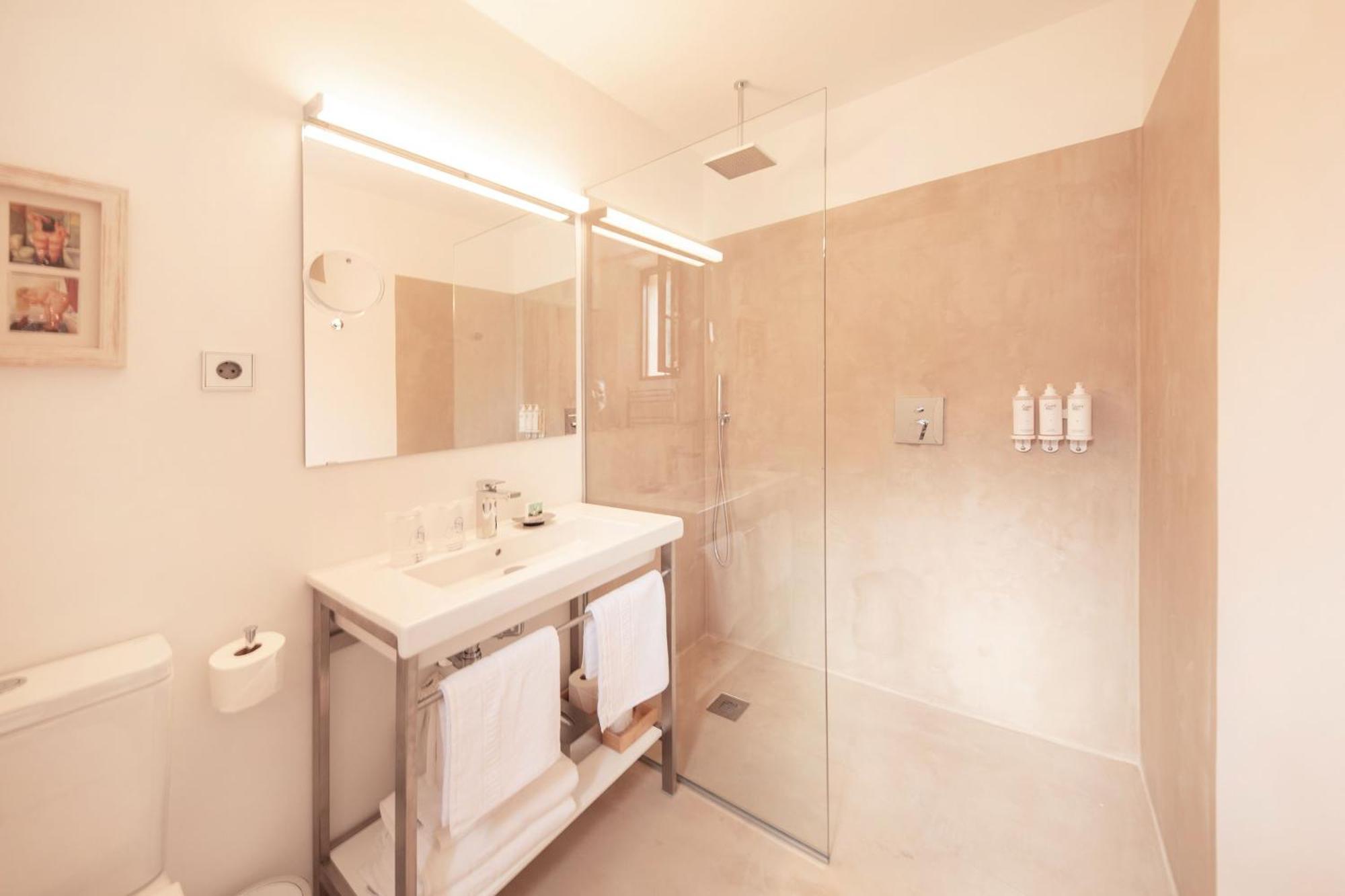 Double Room,1651734310:JPEG