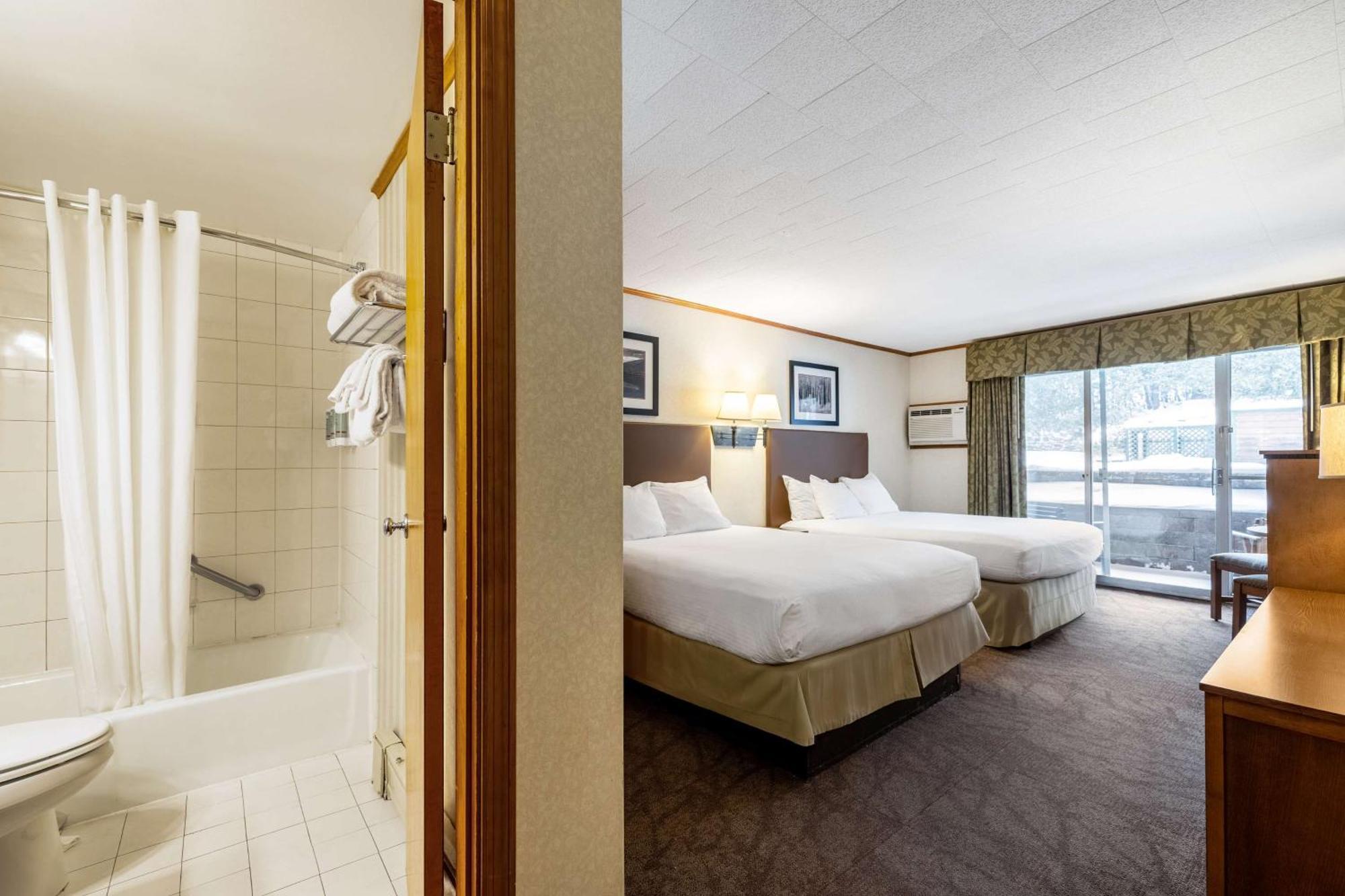 Queen Room Two Queen Beds Non-Smoking or First Floor or Interior Room