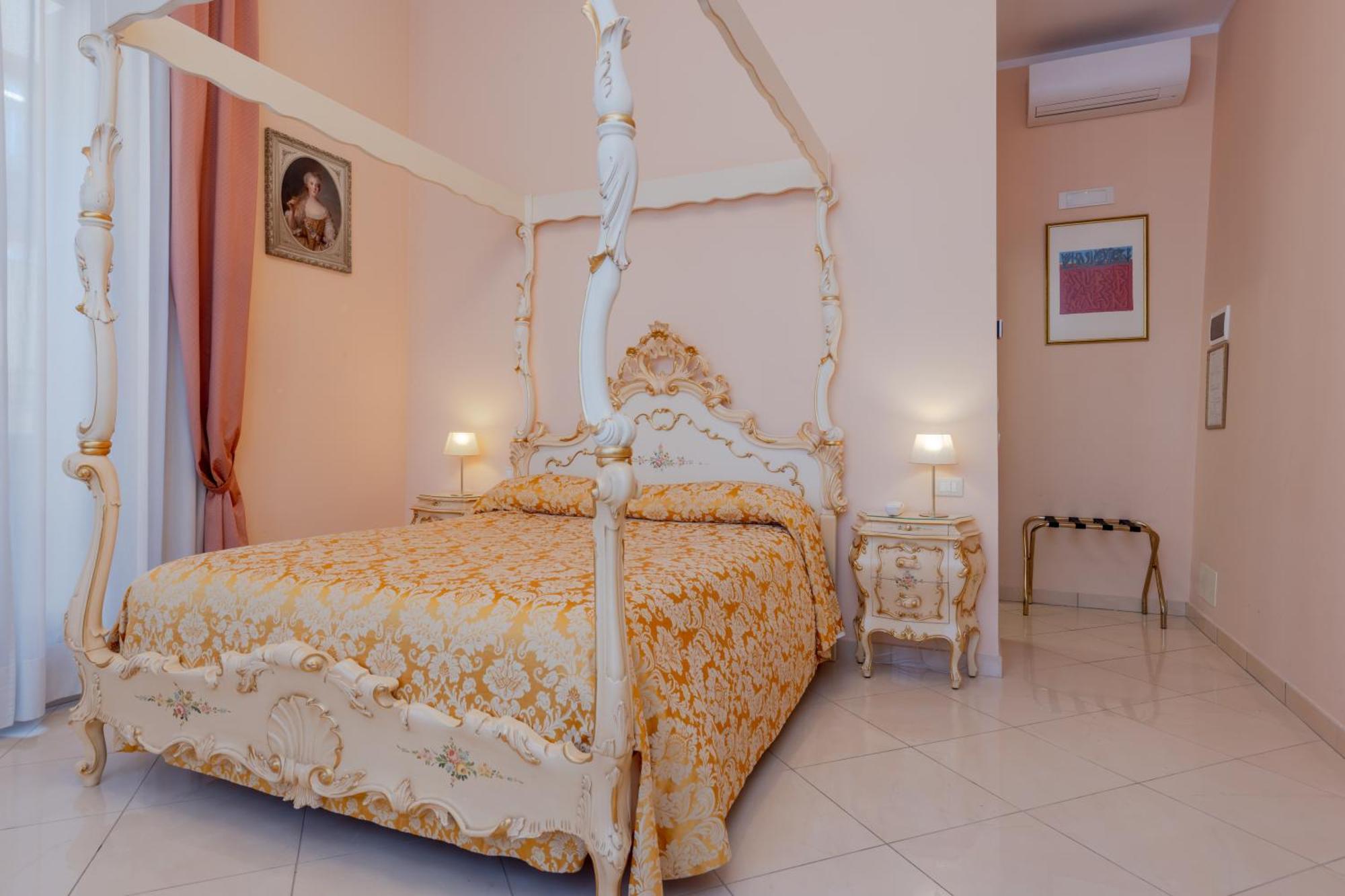 Double or Twin Room Canal View