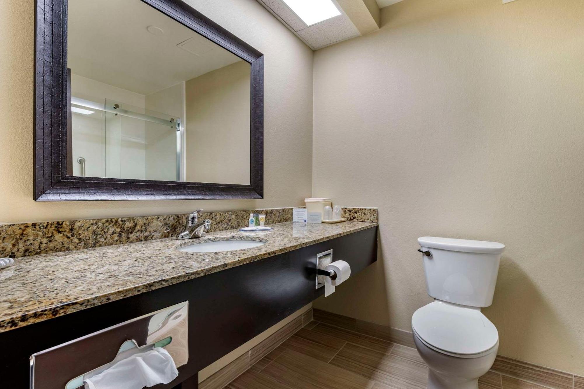 Queen Suite with Two Queen Beds - Non-Smoking
