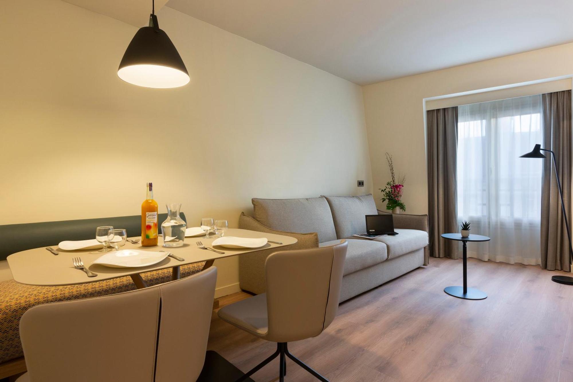 Deluxe Apartment