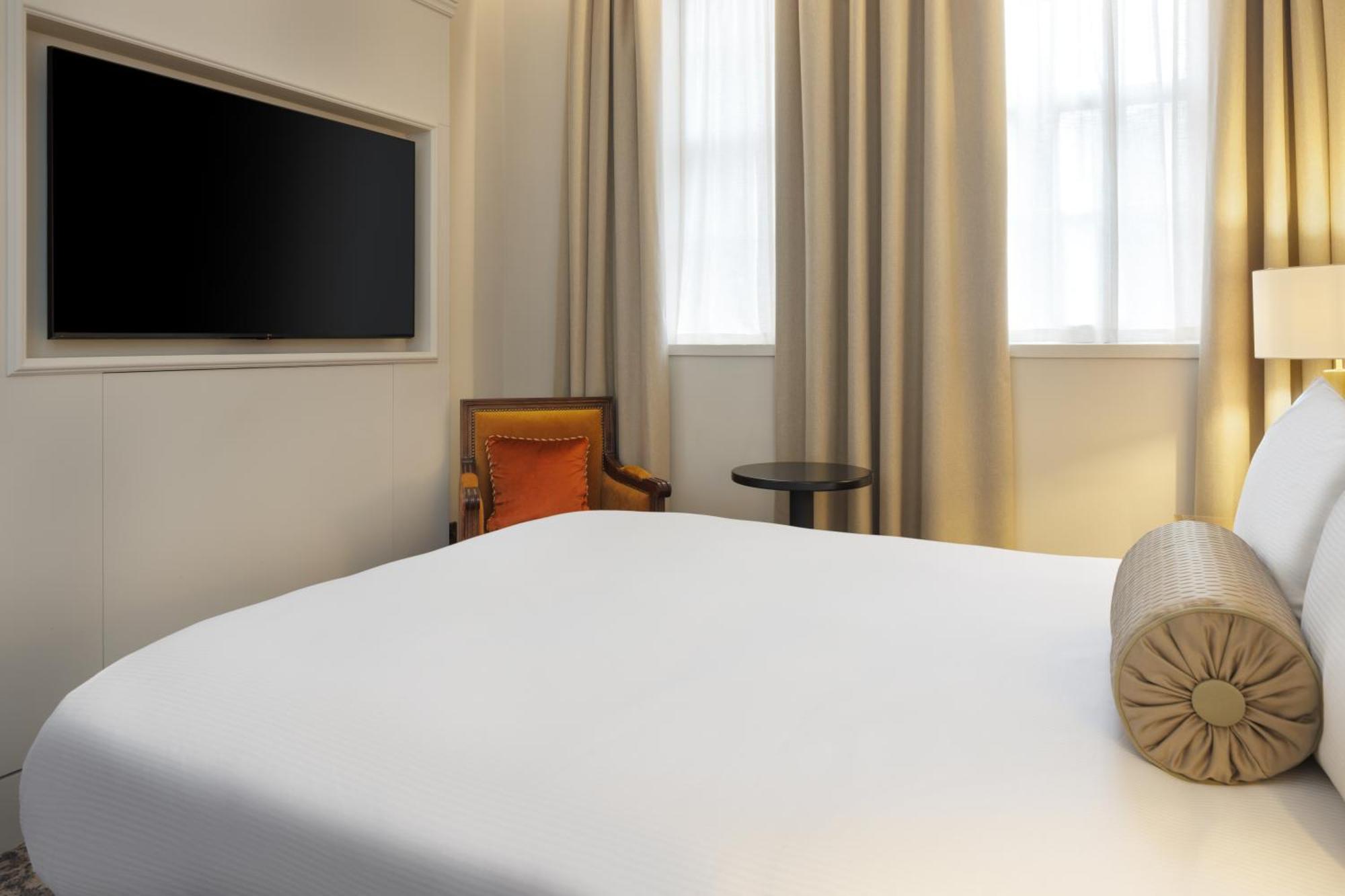 Deluxe Queen Room