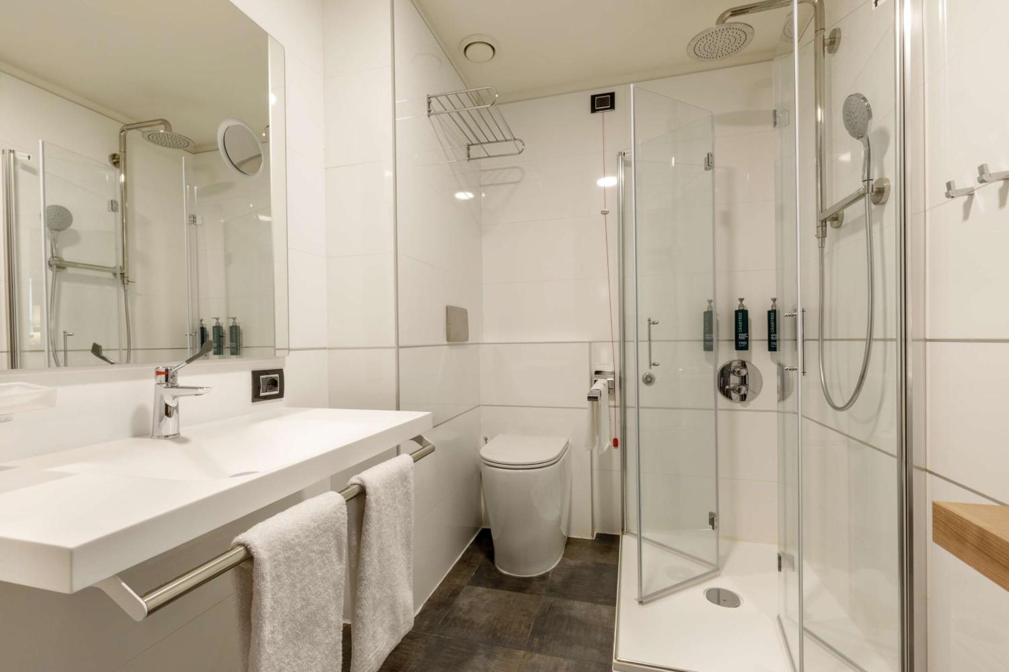 Twin Room Mobility Access