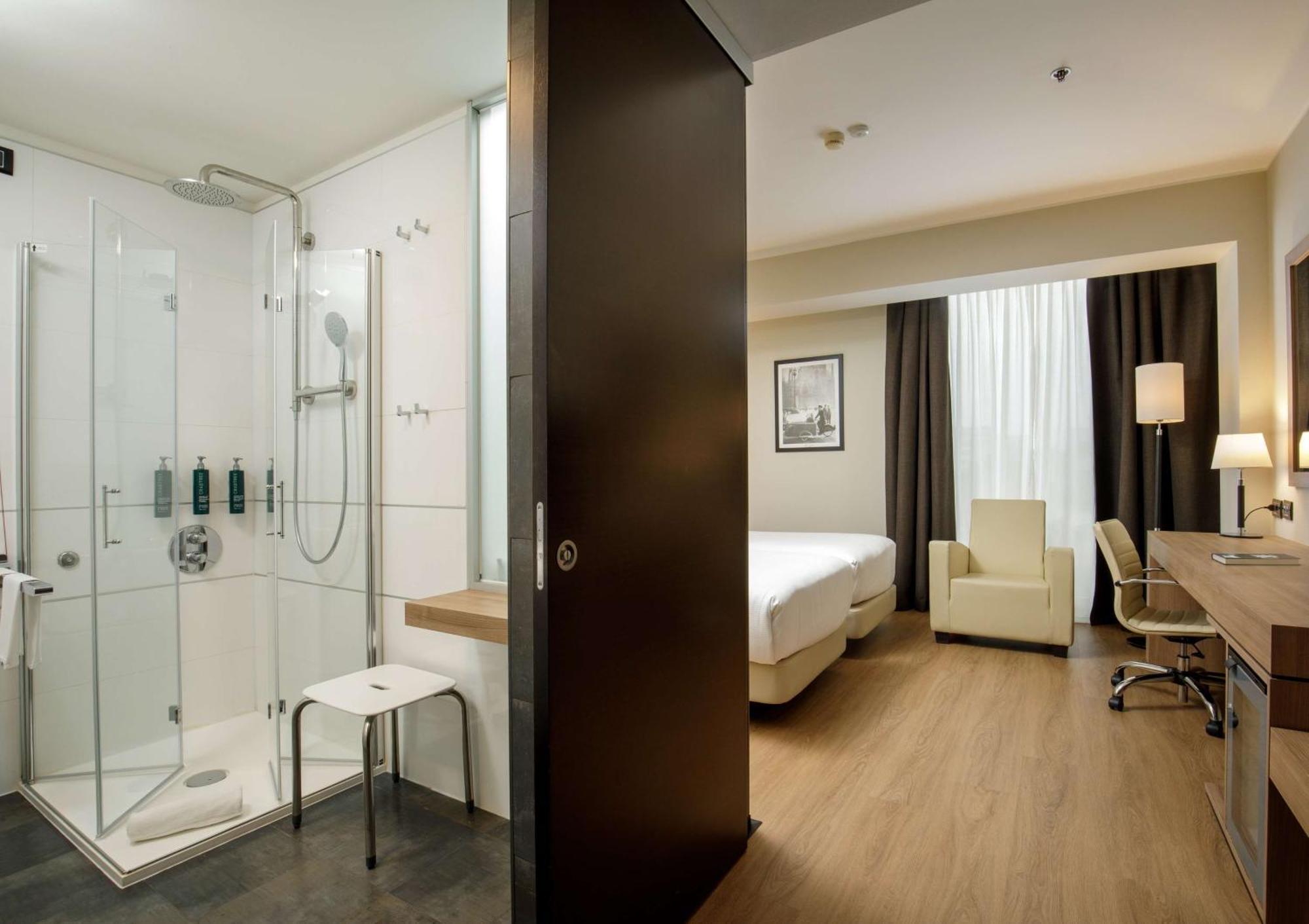 Twin Room Mobility Access