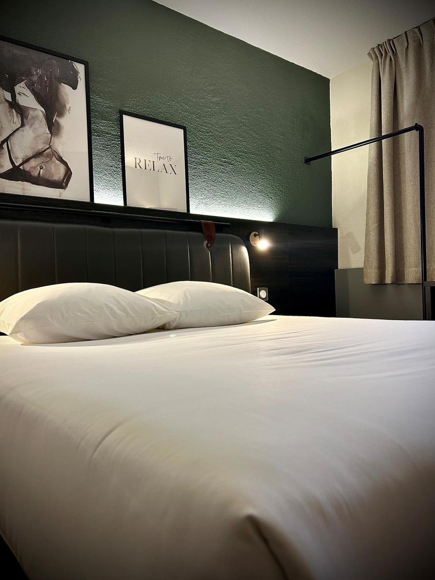 Standard Double Room Queen Bed
