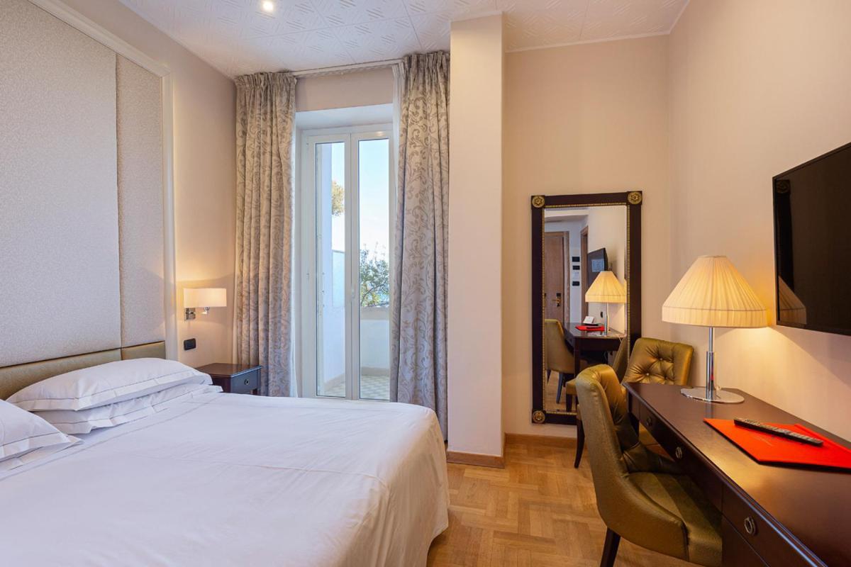 Deluxe Double Room 1°-2° Sea View