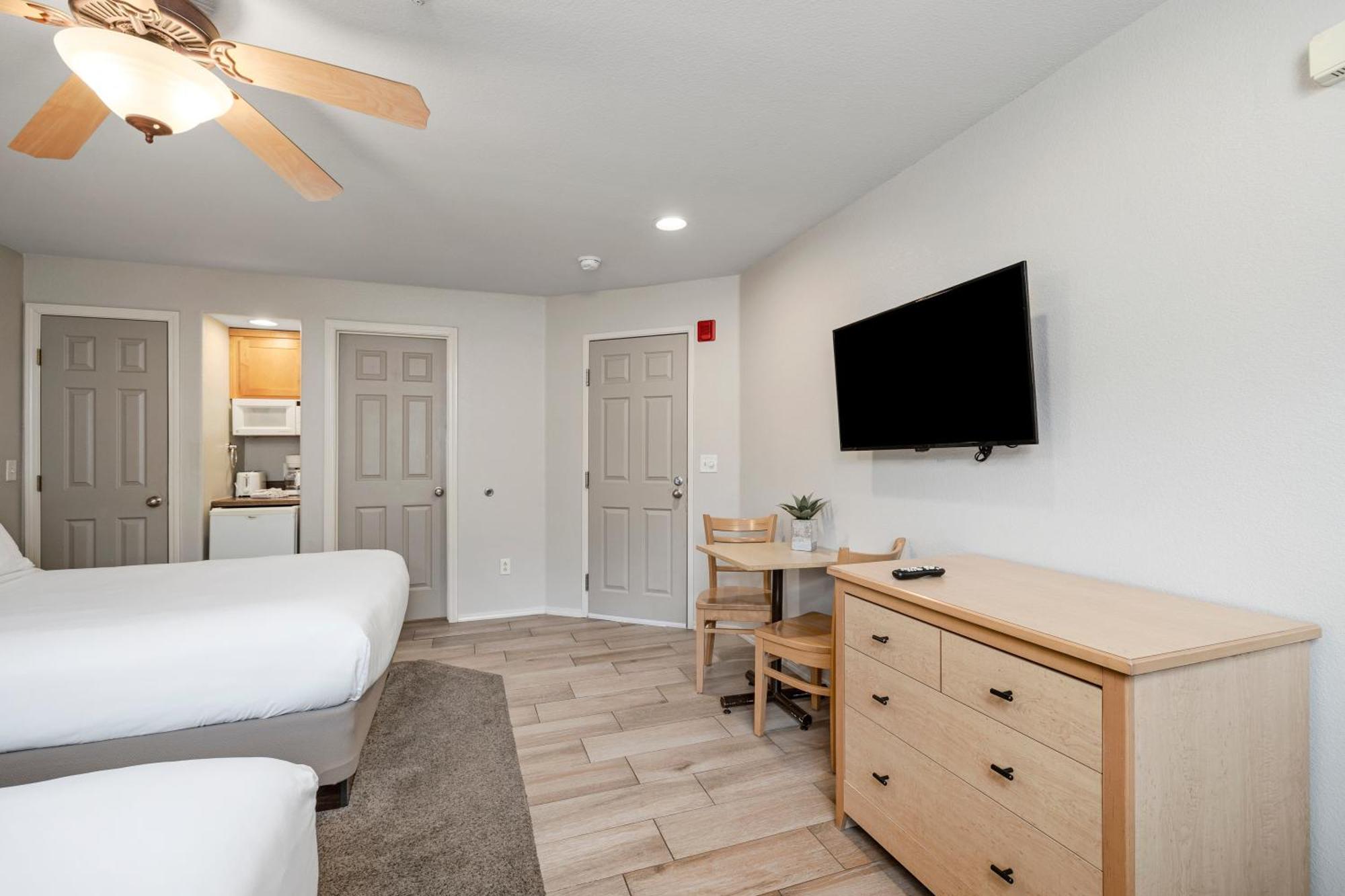 Standard Room 2 Queen Beds Non Smoking
