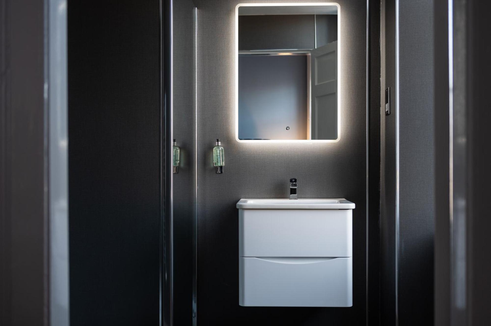 Deluxe Double Room Shower 2nd Floor