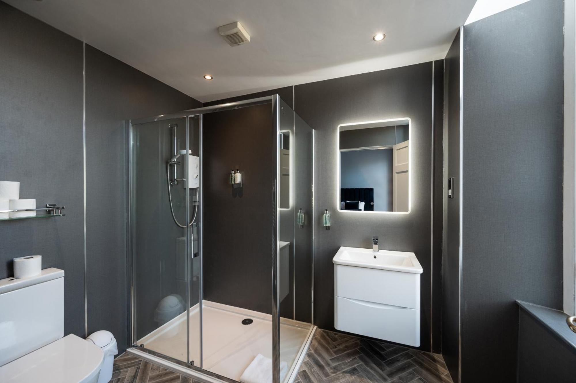 Deluxe Double Room Shower 2nd Floor