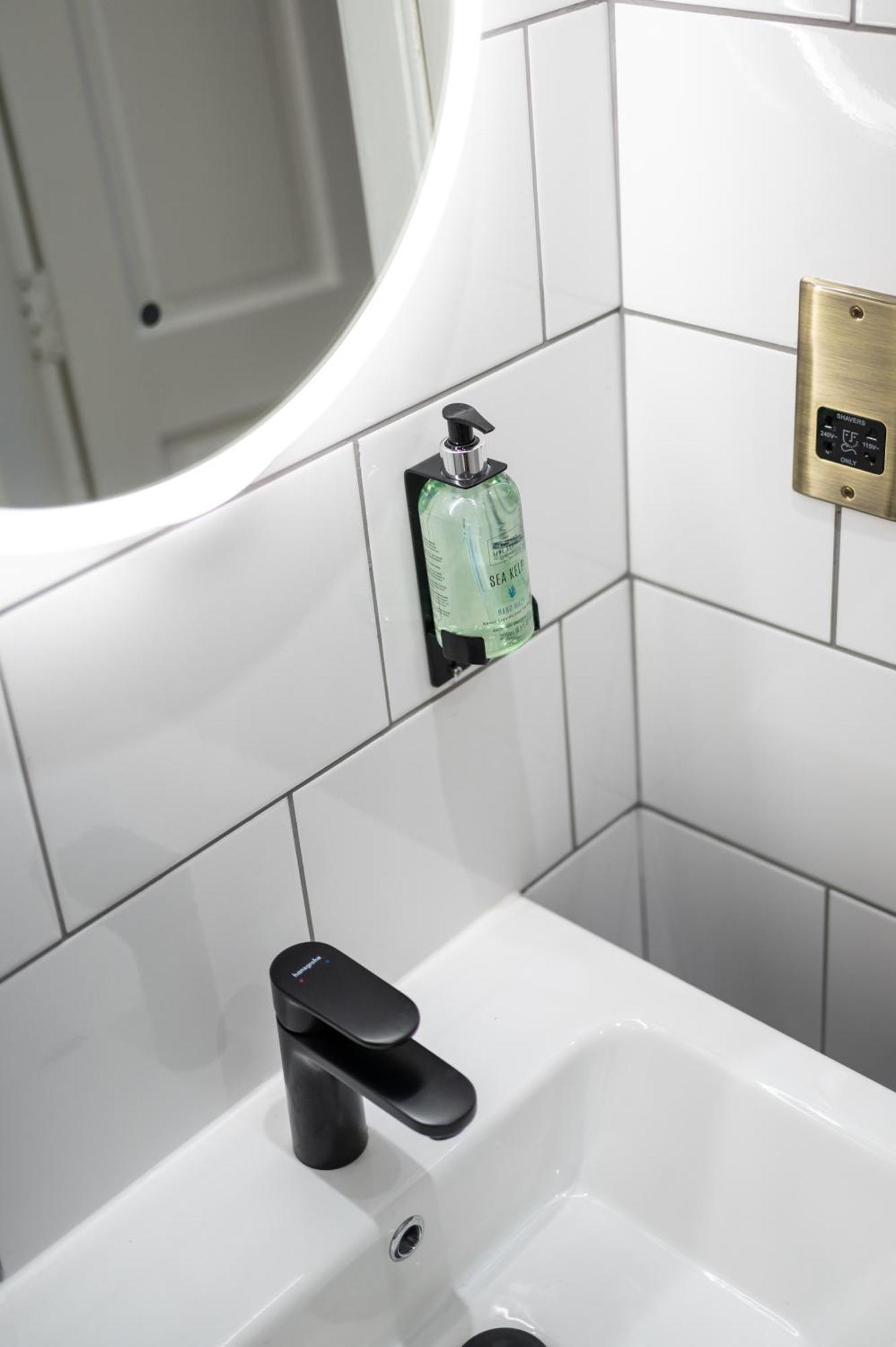 Deluxe Double Room Shower 2nd Floor Upper Level