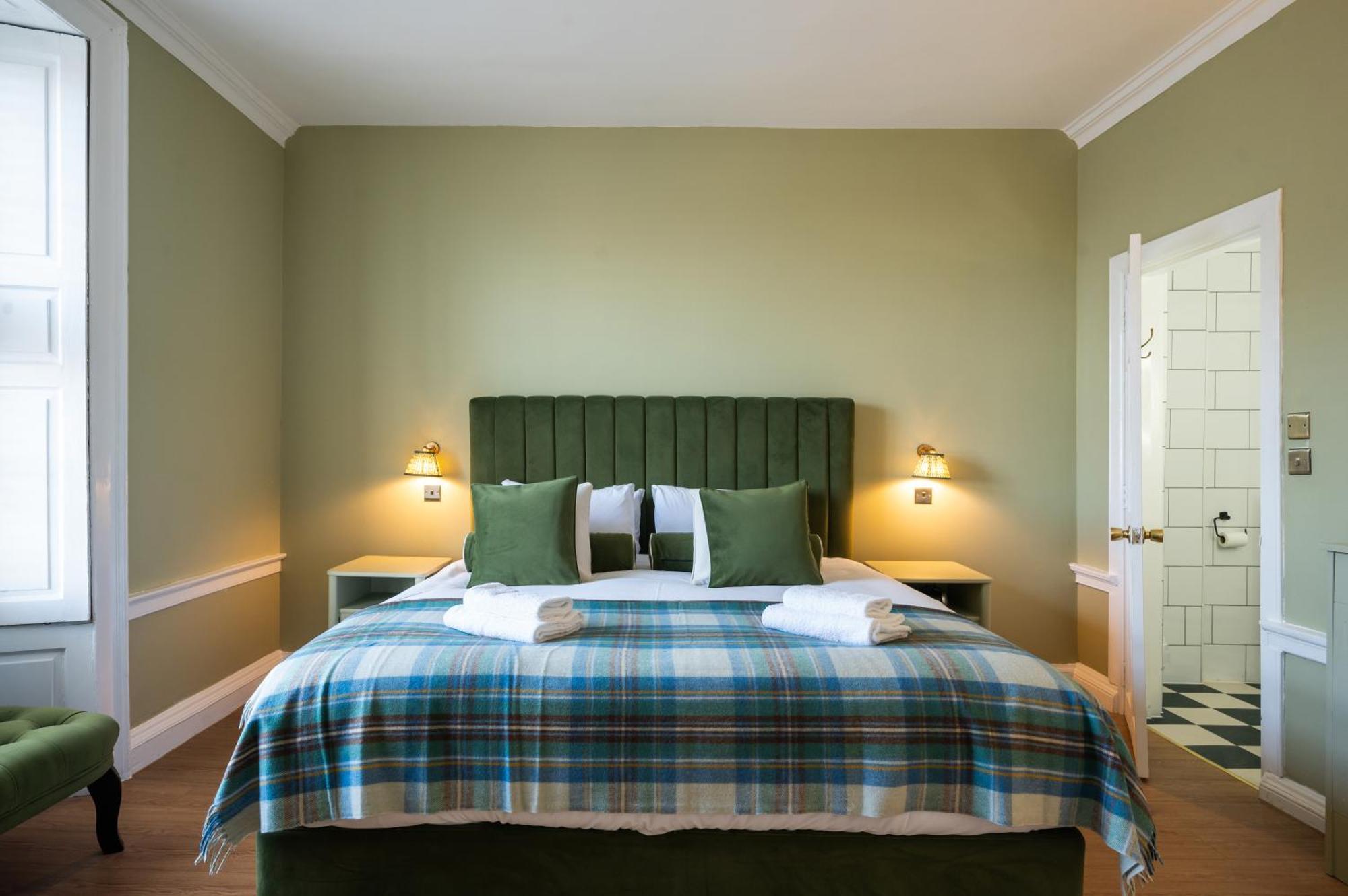 Deluxe Double Room Shower 2nd Floor Upper Level