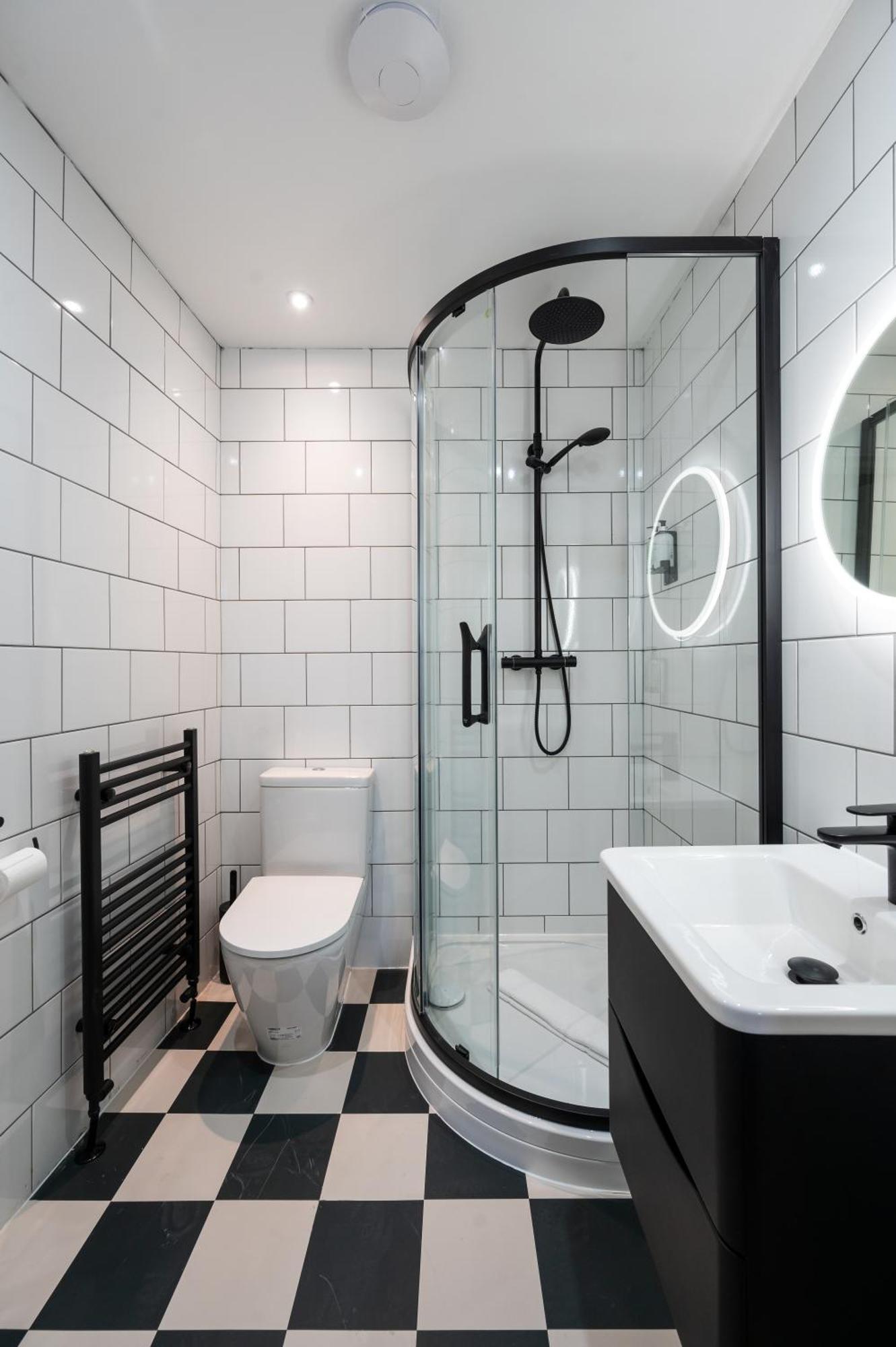 Deluxe Double Room Shower 2nd Floor Upper Level