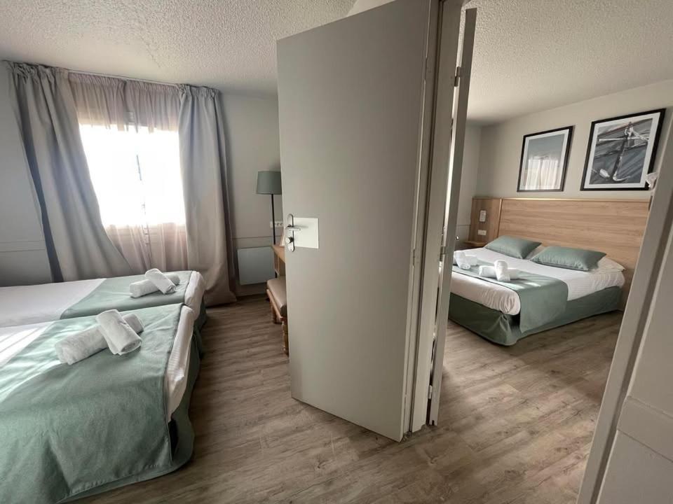 Two Connecting Double Rooms (4 Adults),1652761676:JPEG