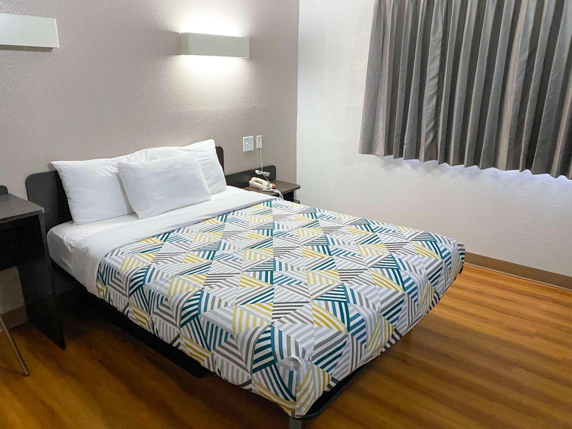 Queen Room - Disability Access - Non-Smoking,1652770838:JPEG