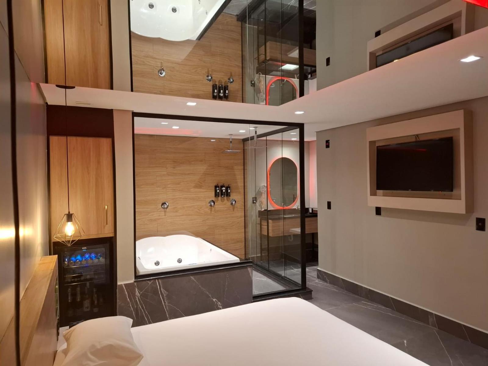 Deluxe Suite Spa Bath