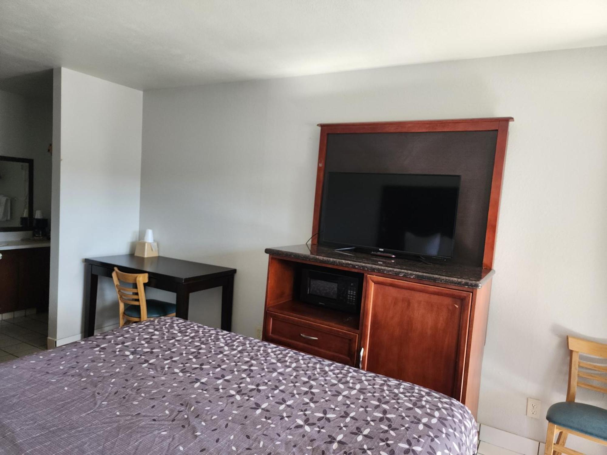 Standard Queen Room