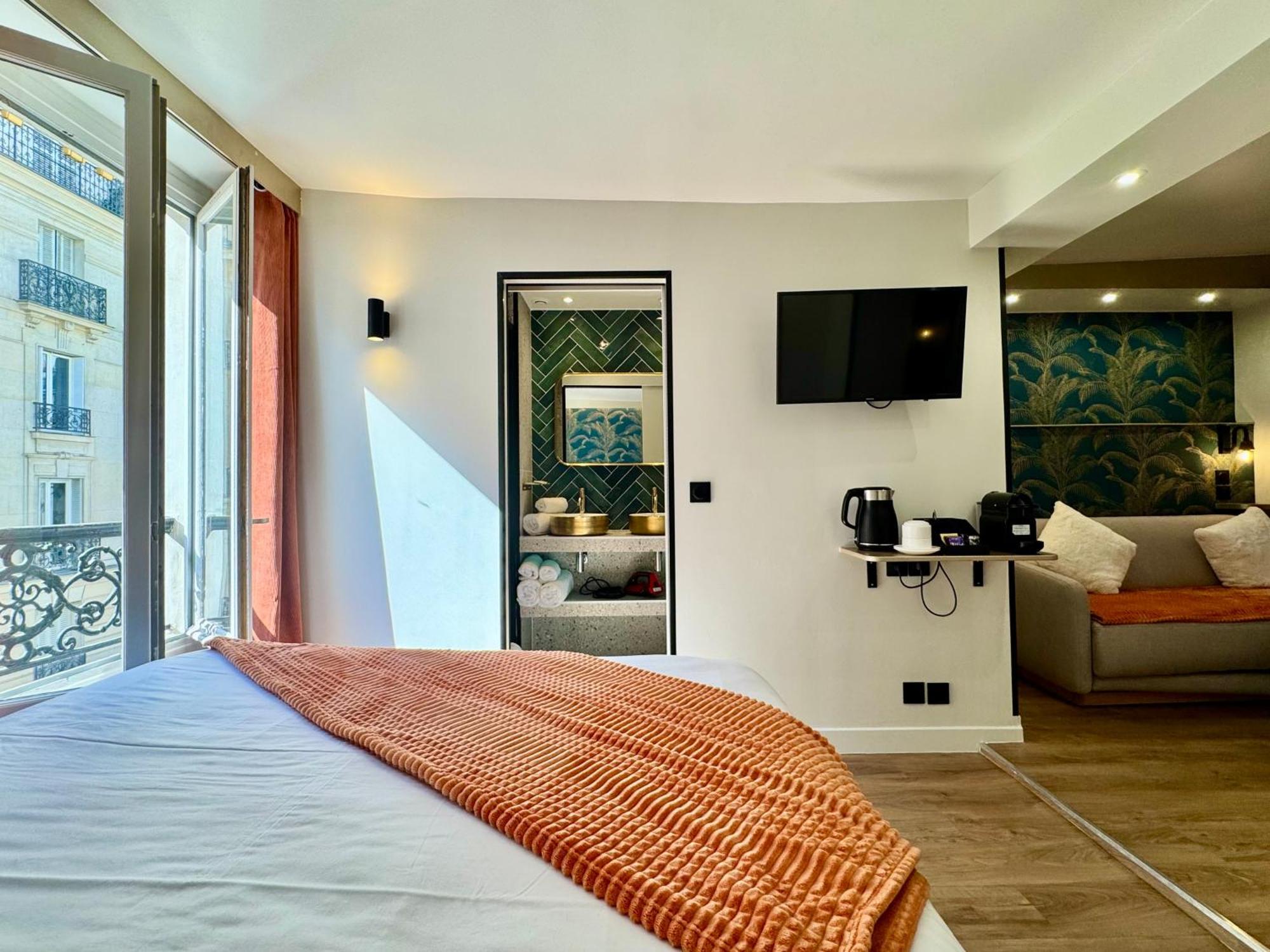 Room Gold Premium