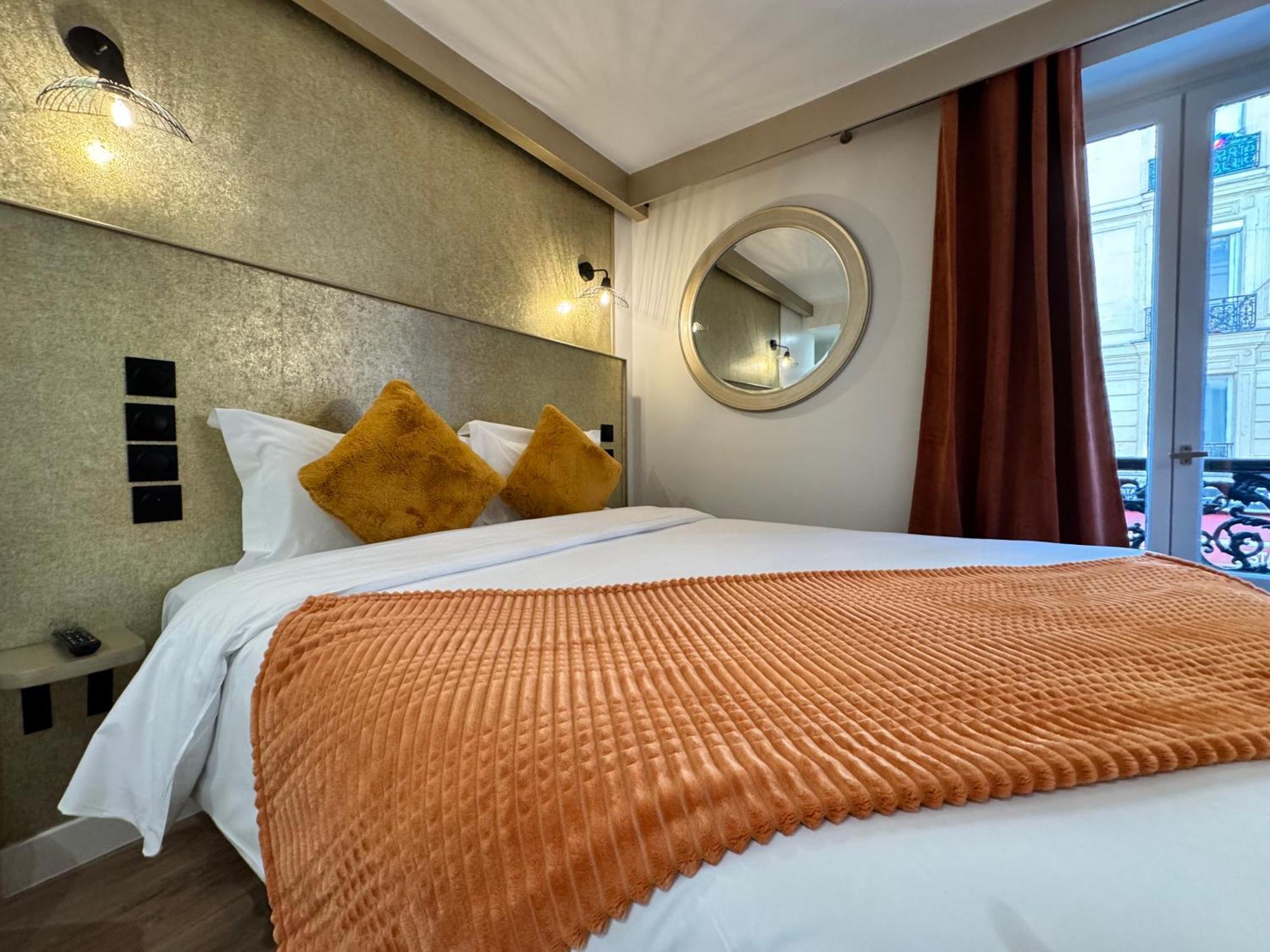 Room Gold Premium