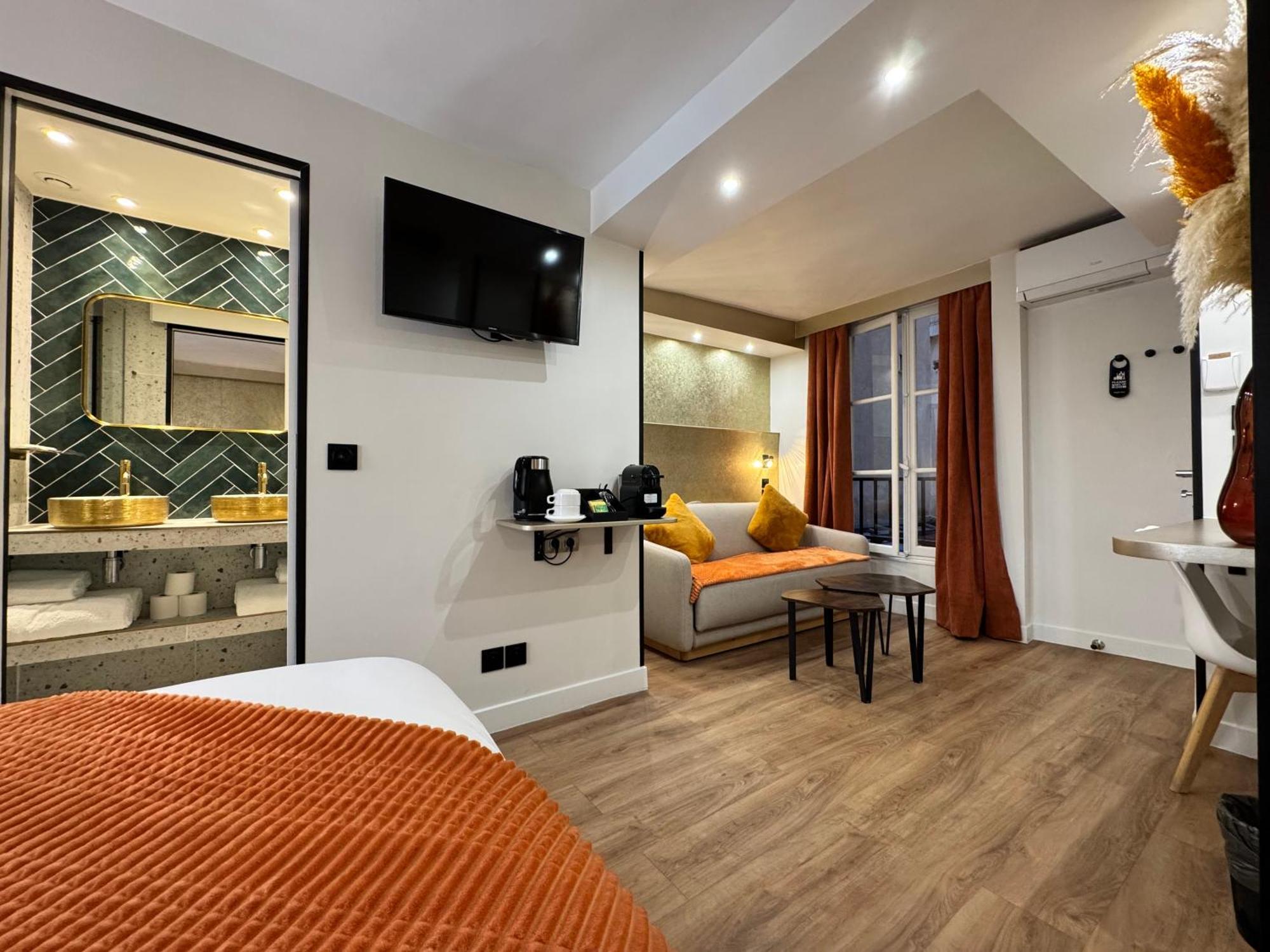 Room Gold Premium