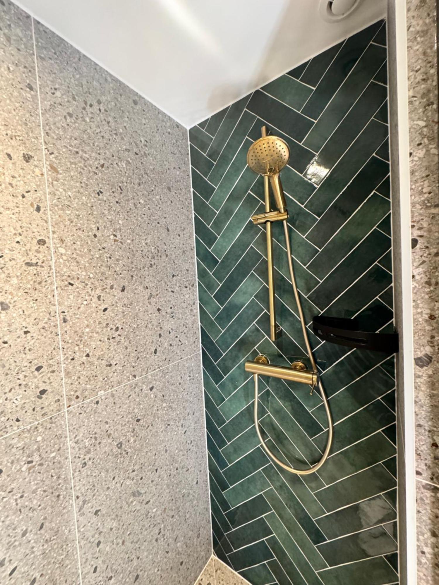 Room Gold Premium