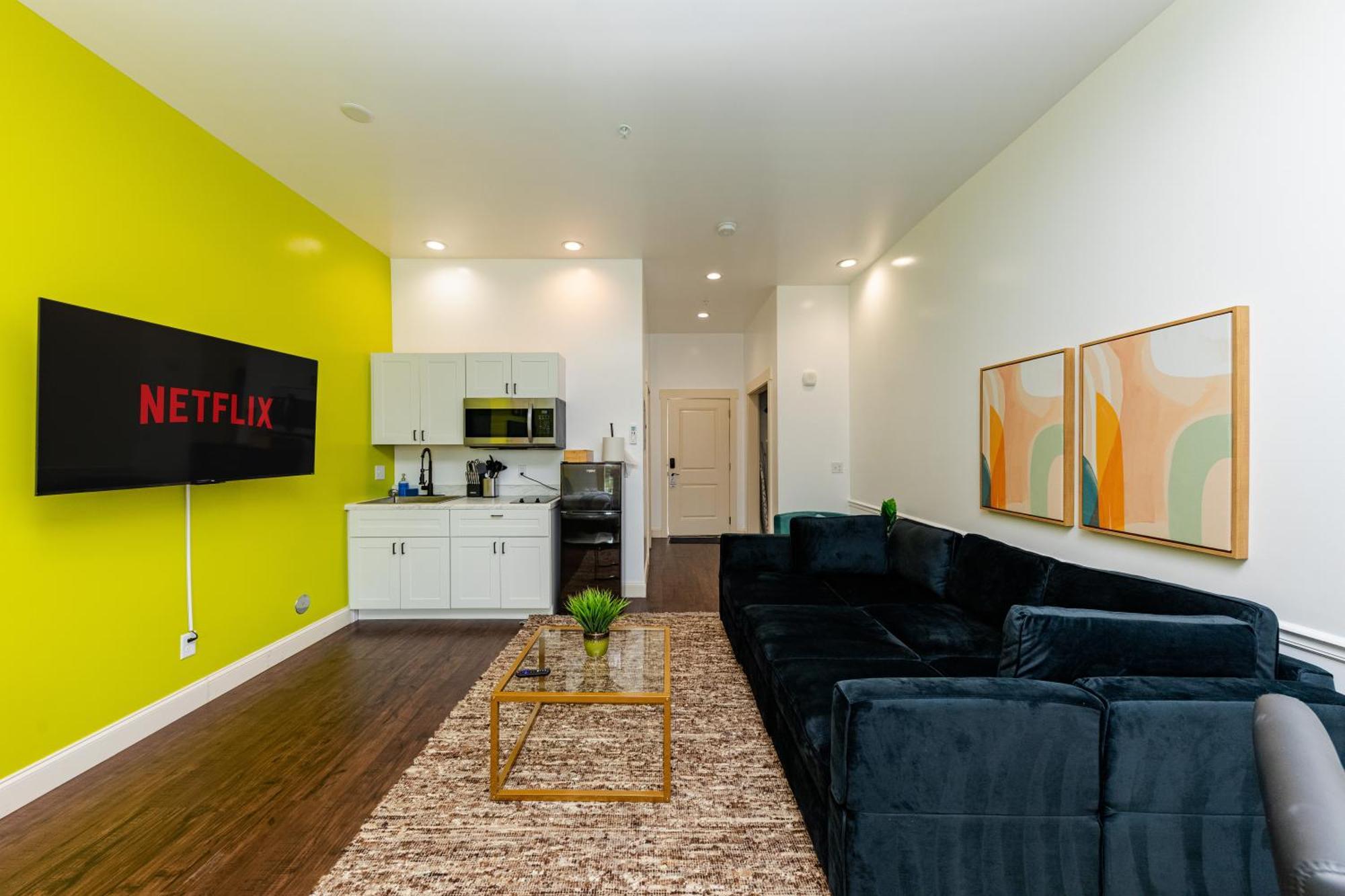 Deluxe Queen Studio