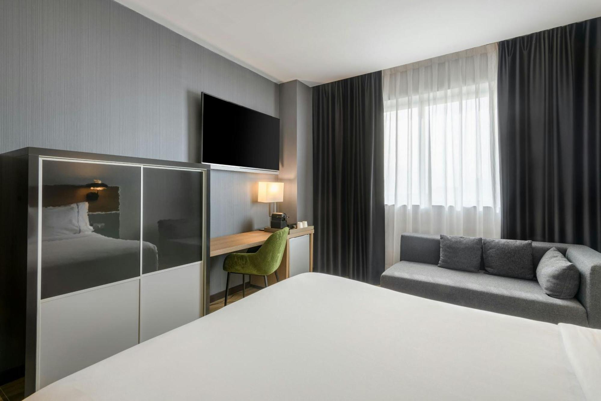 Standard Plus Queen Room