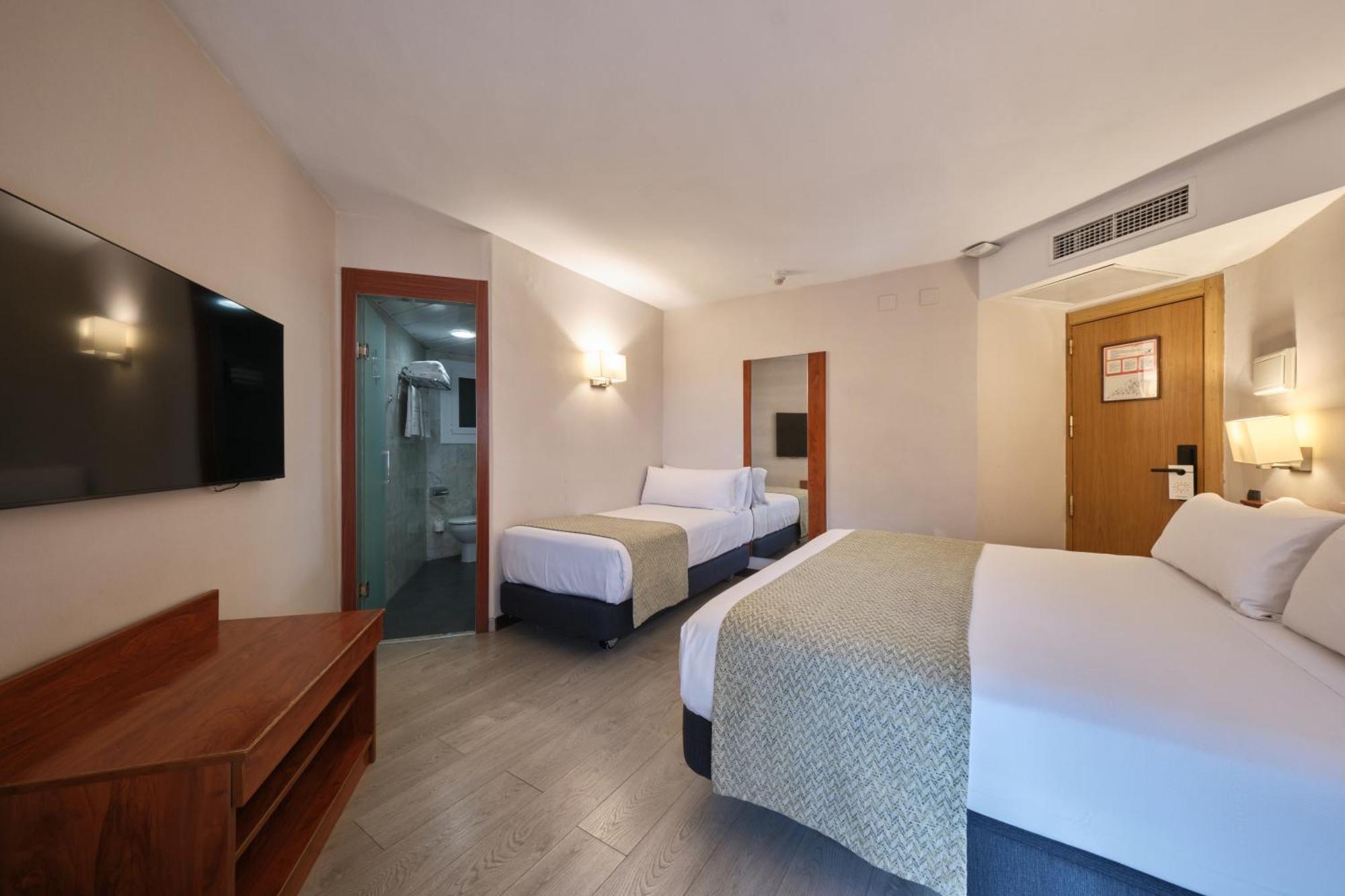 Triple Room