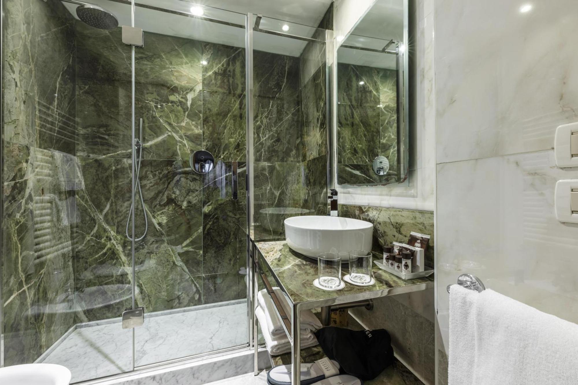 Deluxe Double or Twin Room Terrace Canal View