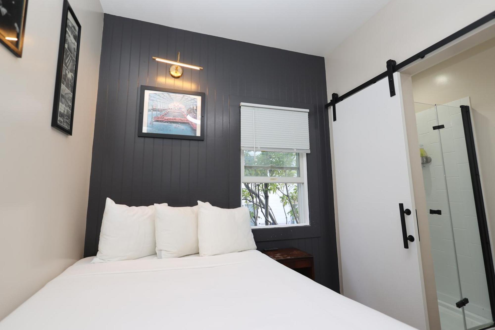 Double Room Private Bathroom