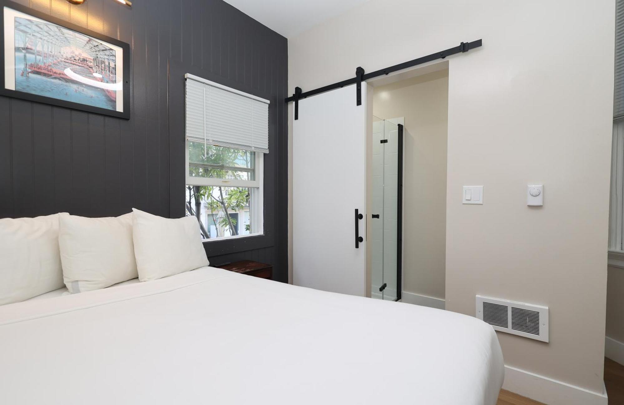 Double Room Private Bathroom
