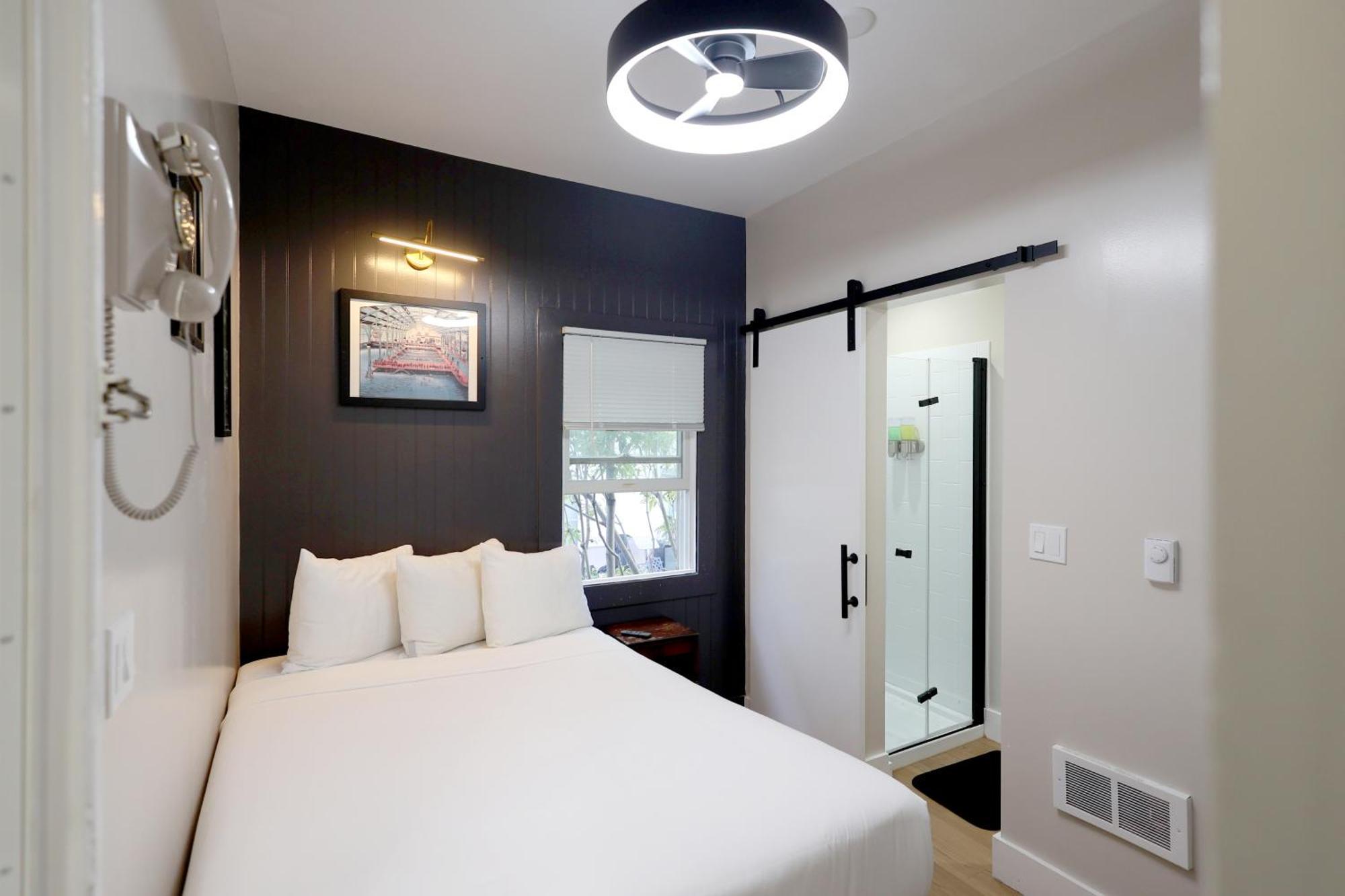 Double Room Private Bathroom